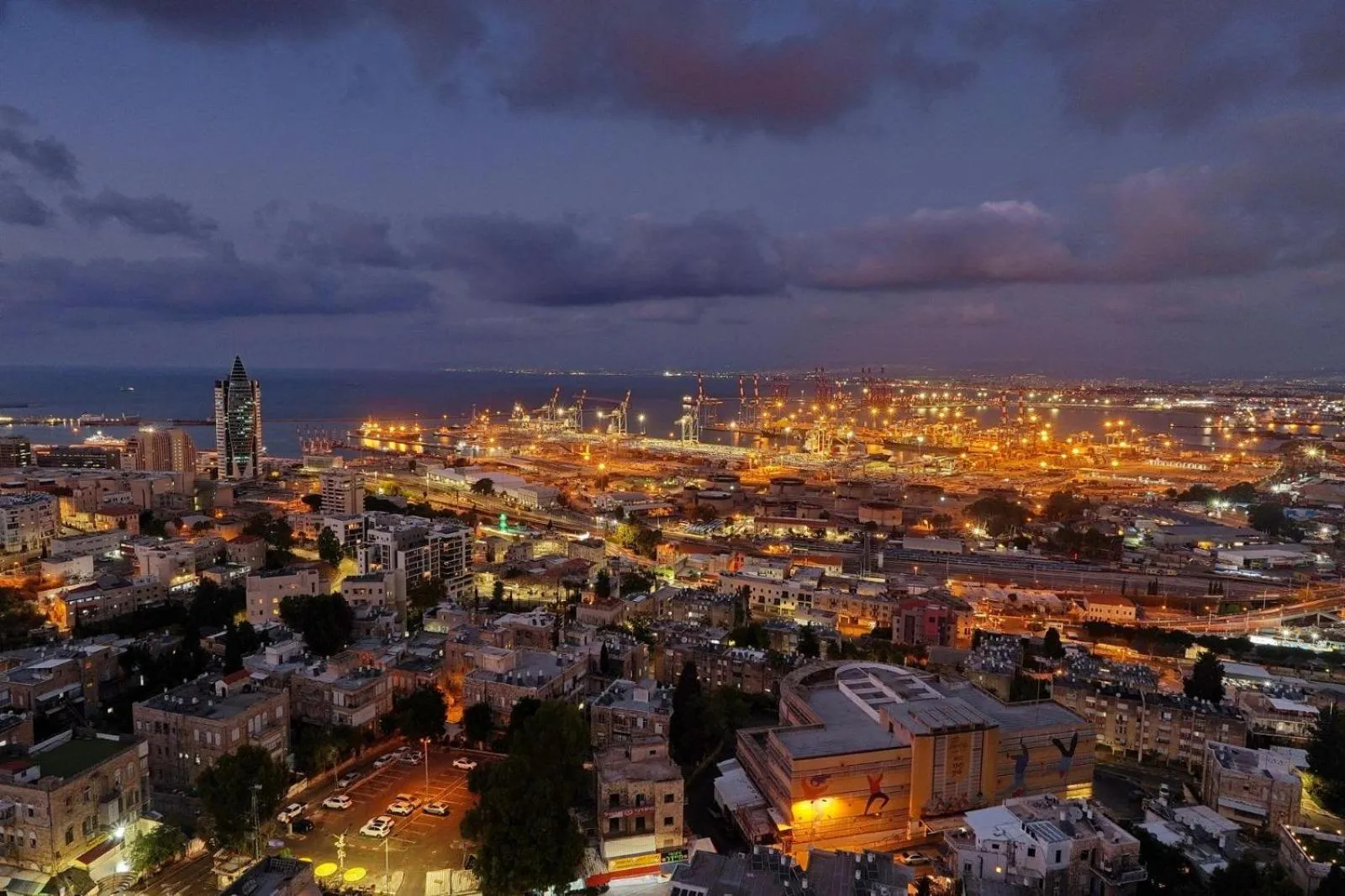 Night in Haifa Tower Hotel - מלון מגדל חיפה