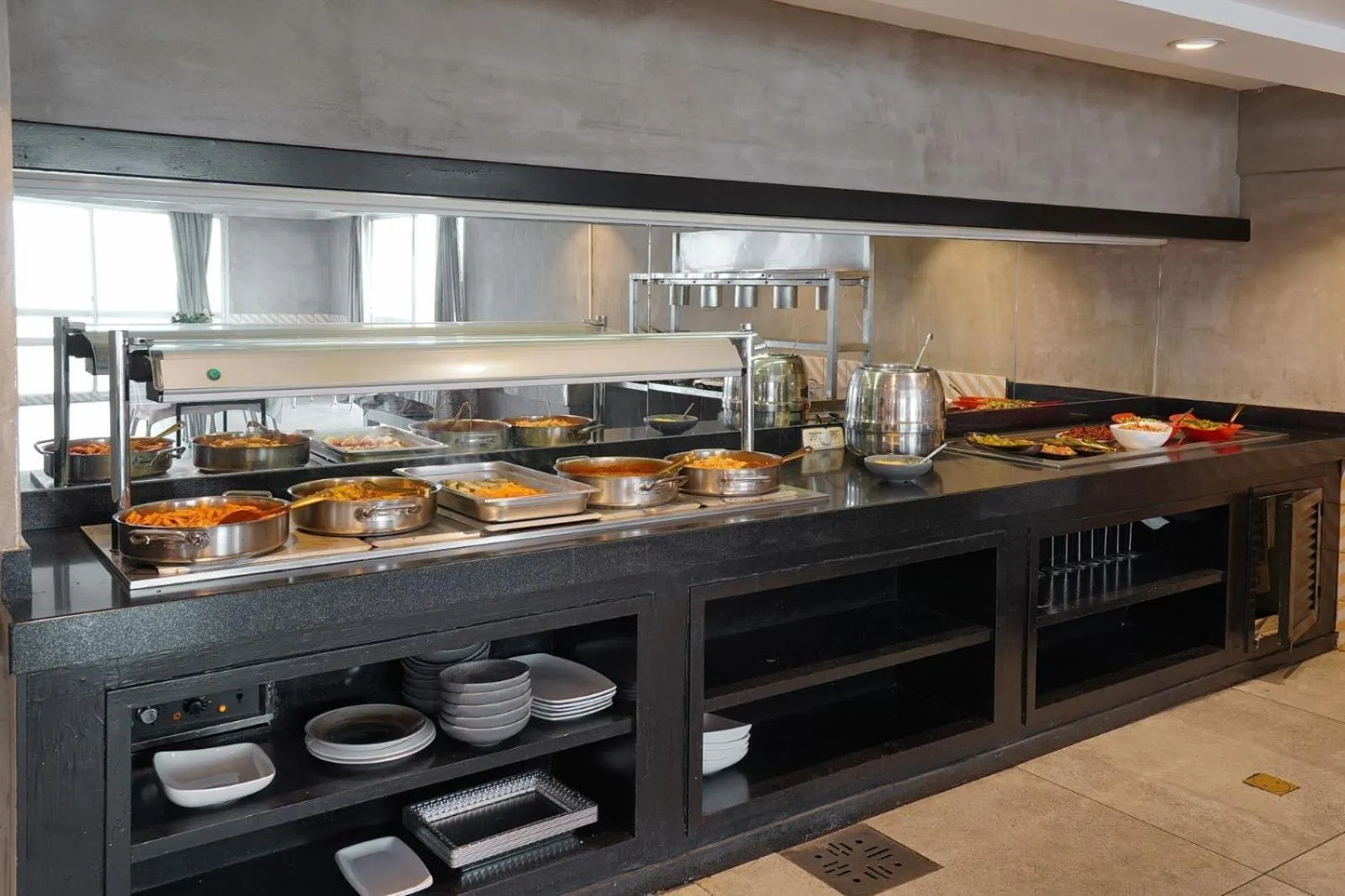 Food and drinks in Haifa Tower Hotel - מלון מגדל חיפה