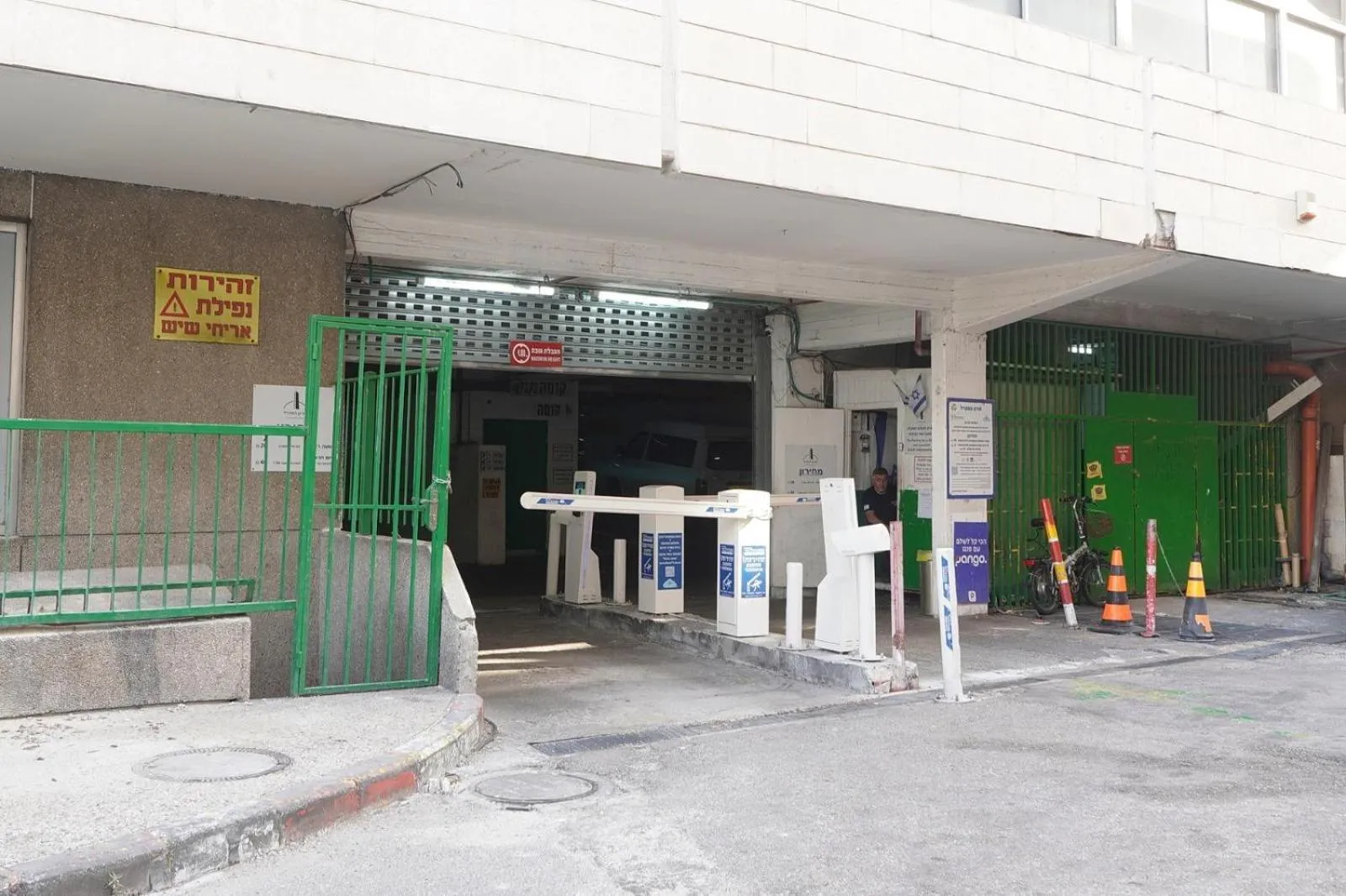 Parking in Haifa Tower Hotel - מלון מגדל חיפה