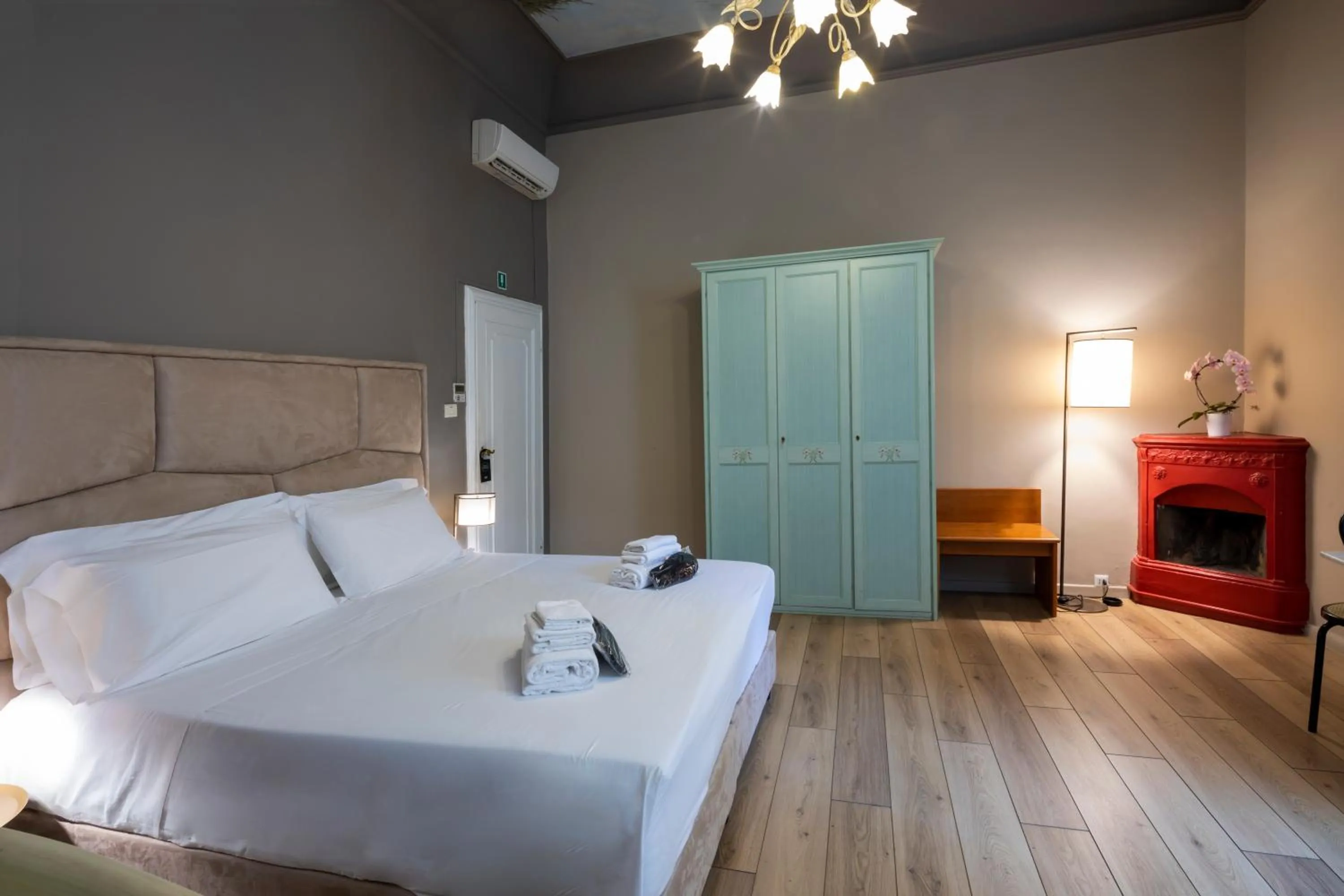 Photo of the whole room, Bed in Boboli Living