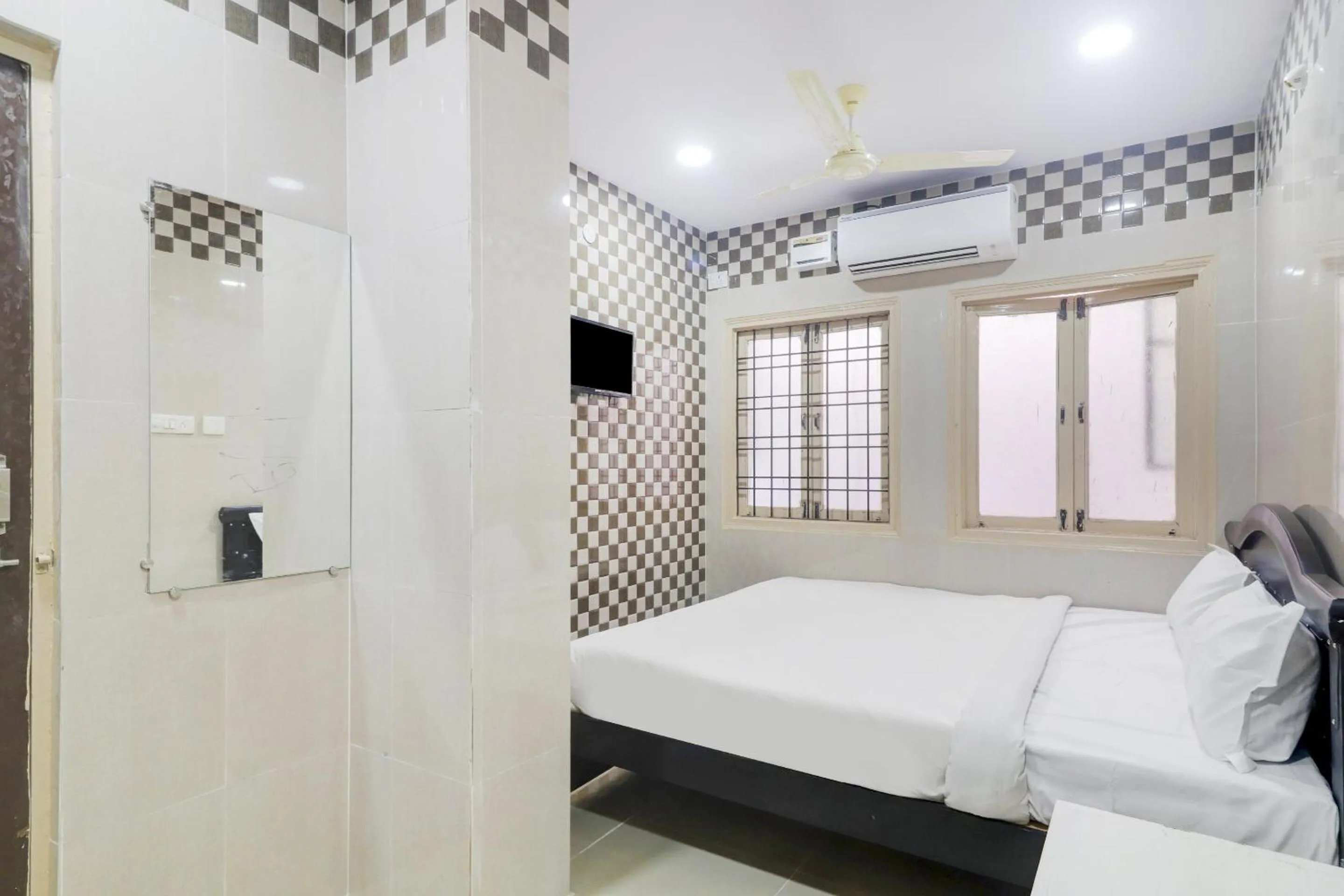 Bedroom, Bed in Hotel O Aroma Classic Near Nampally Railway station