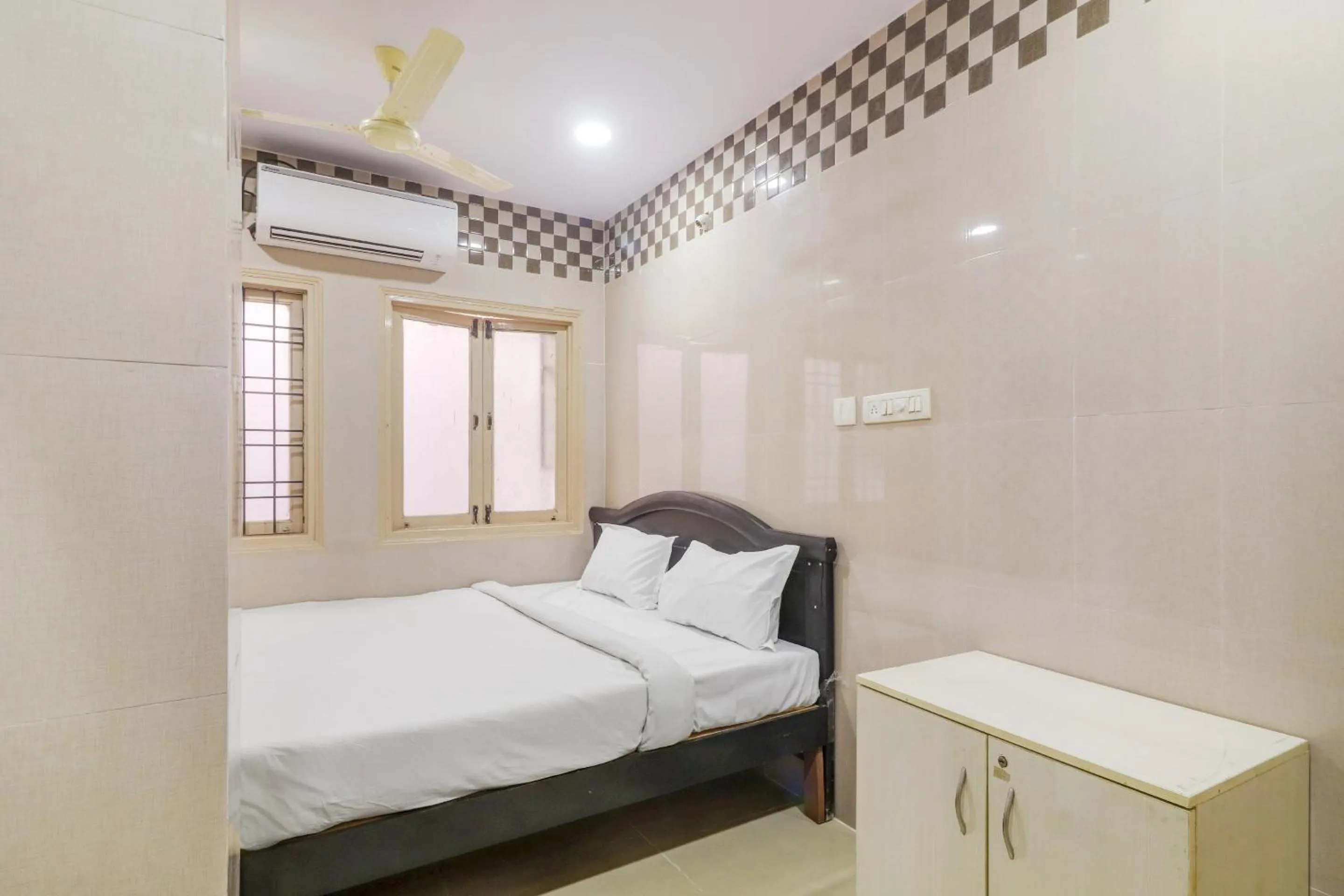 Bedroom, Bed in Hotel O Aroma Classic Near Nampally Railway station
