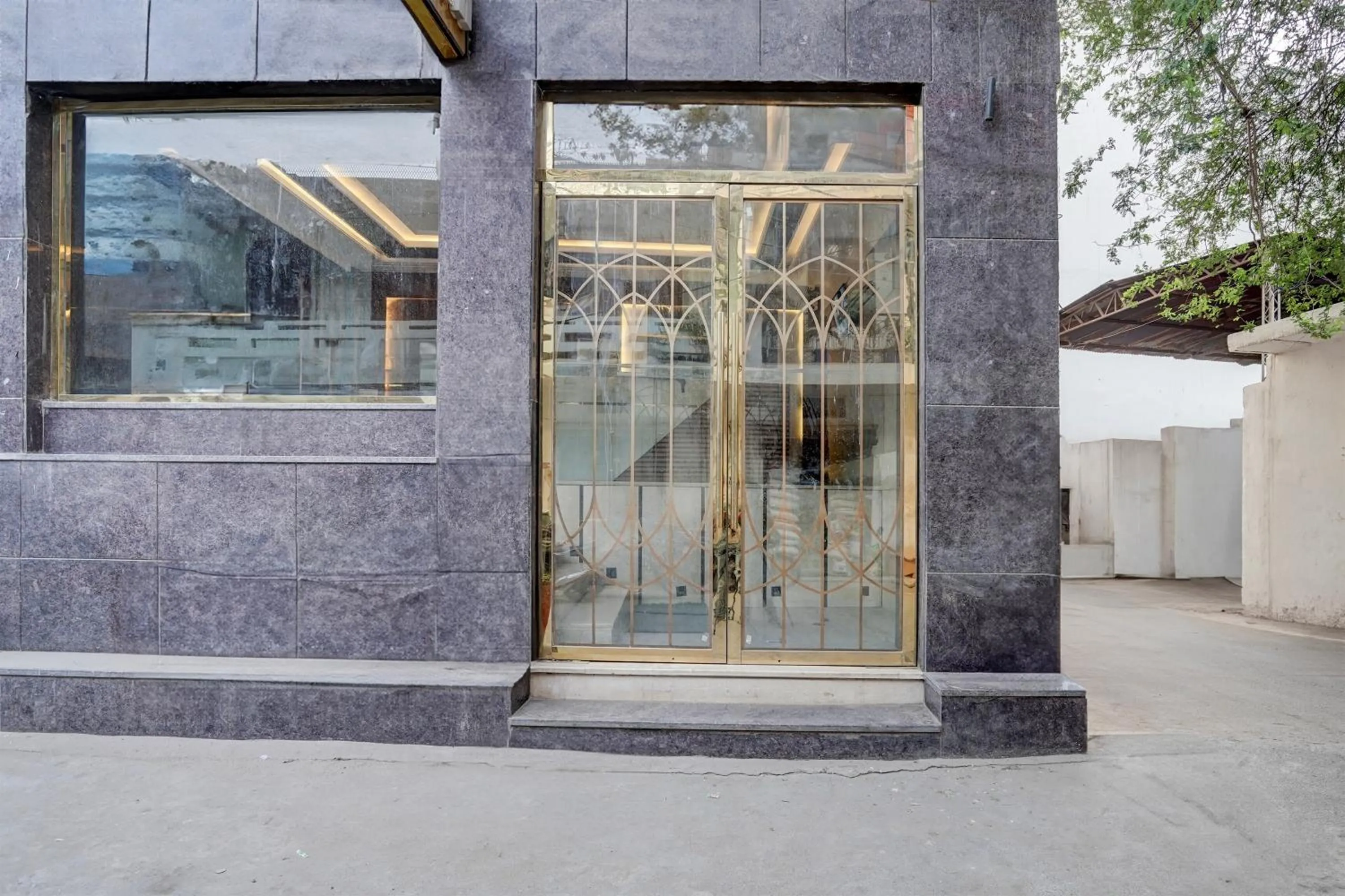 Facade/entrance in Super Townhouse Airport Road Delhi