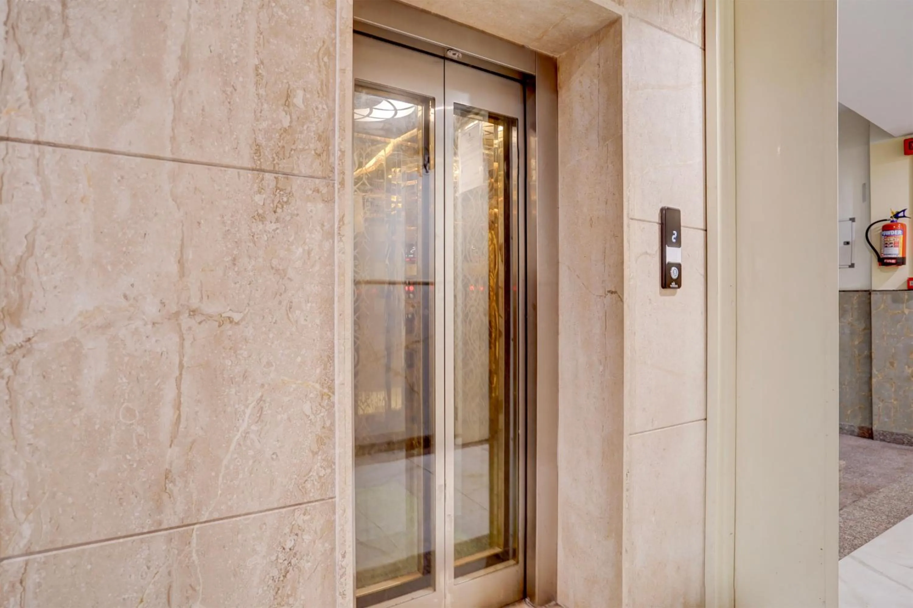 Lobby or reception in Super Townhouse Airport Road Delhi