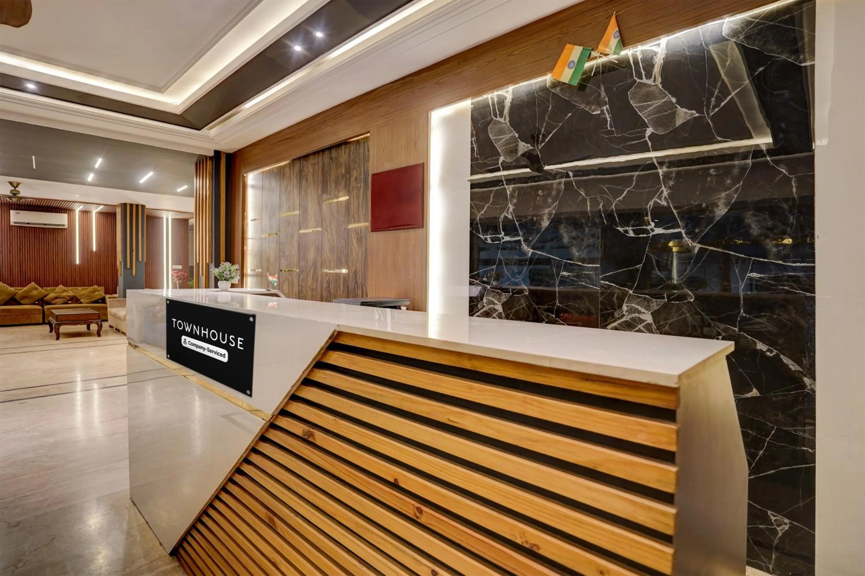 Lobby or reception in Super Townhouse Airport Road Delhi