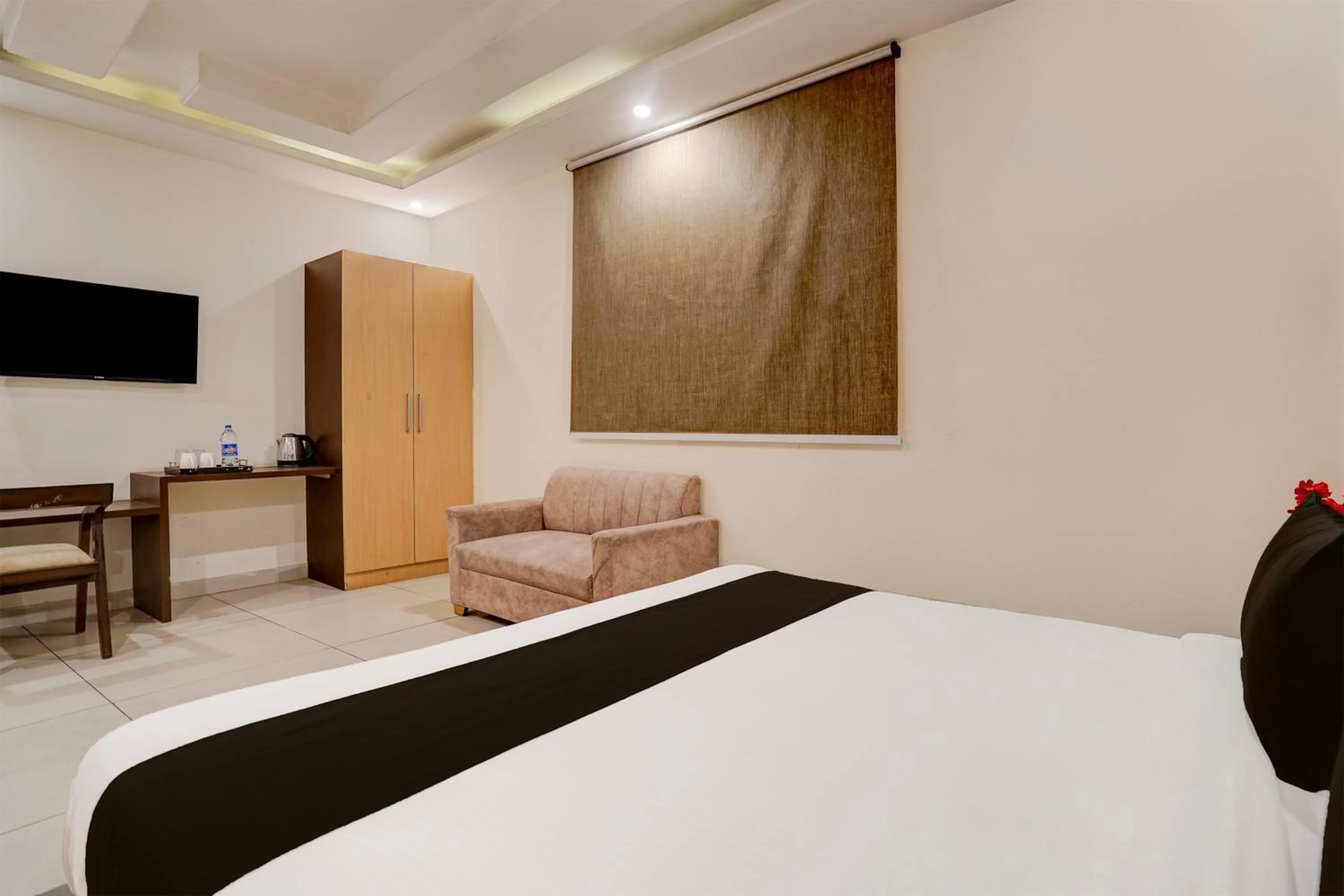 Bedroom, Bed in Super Townhouse Airport Road Delhi