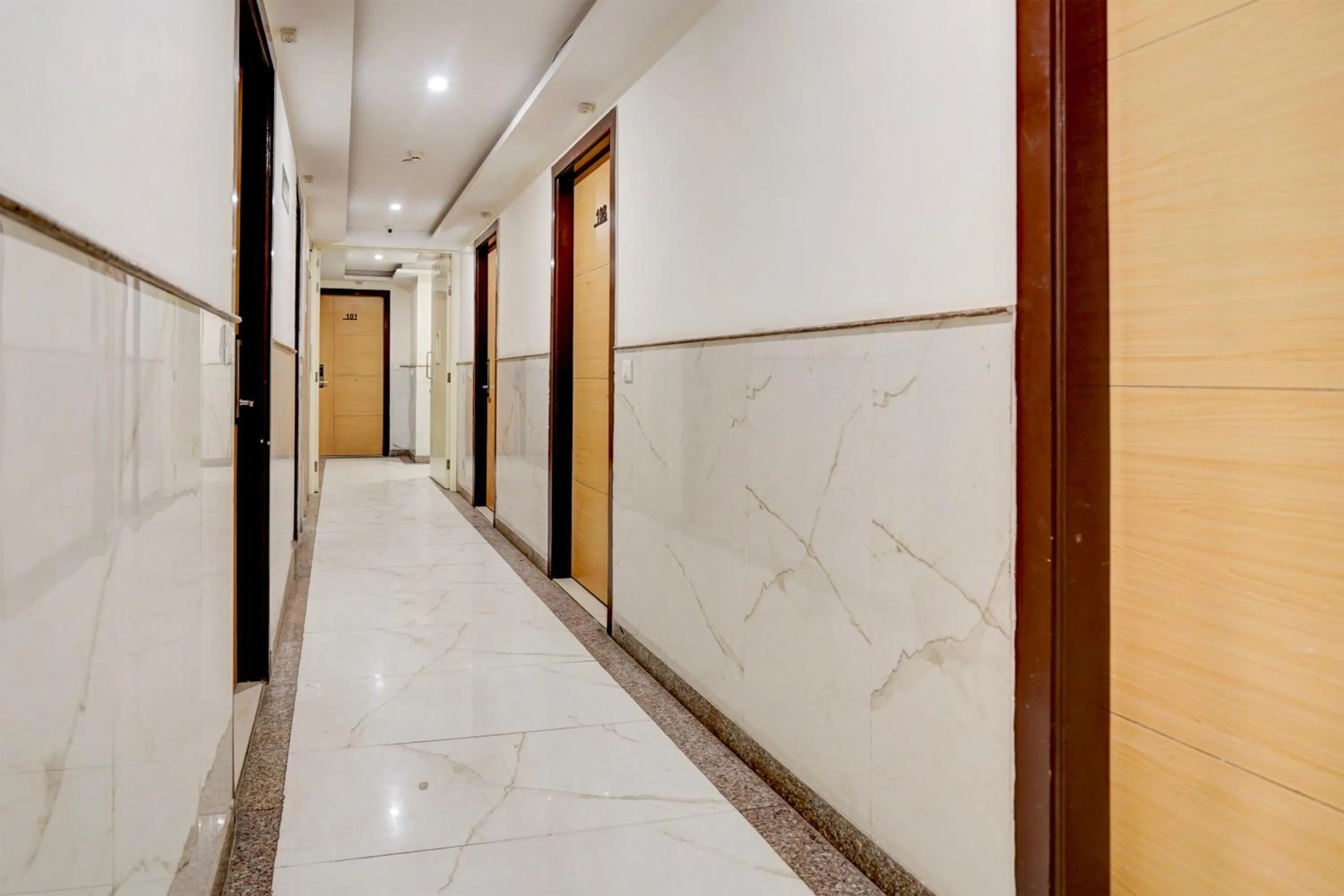 Lobby or reception in Super Townhouse Airport Road Delhi
