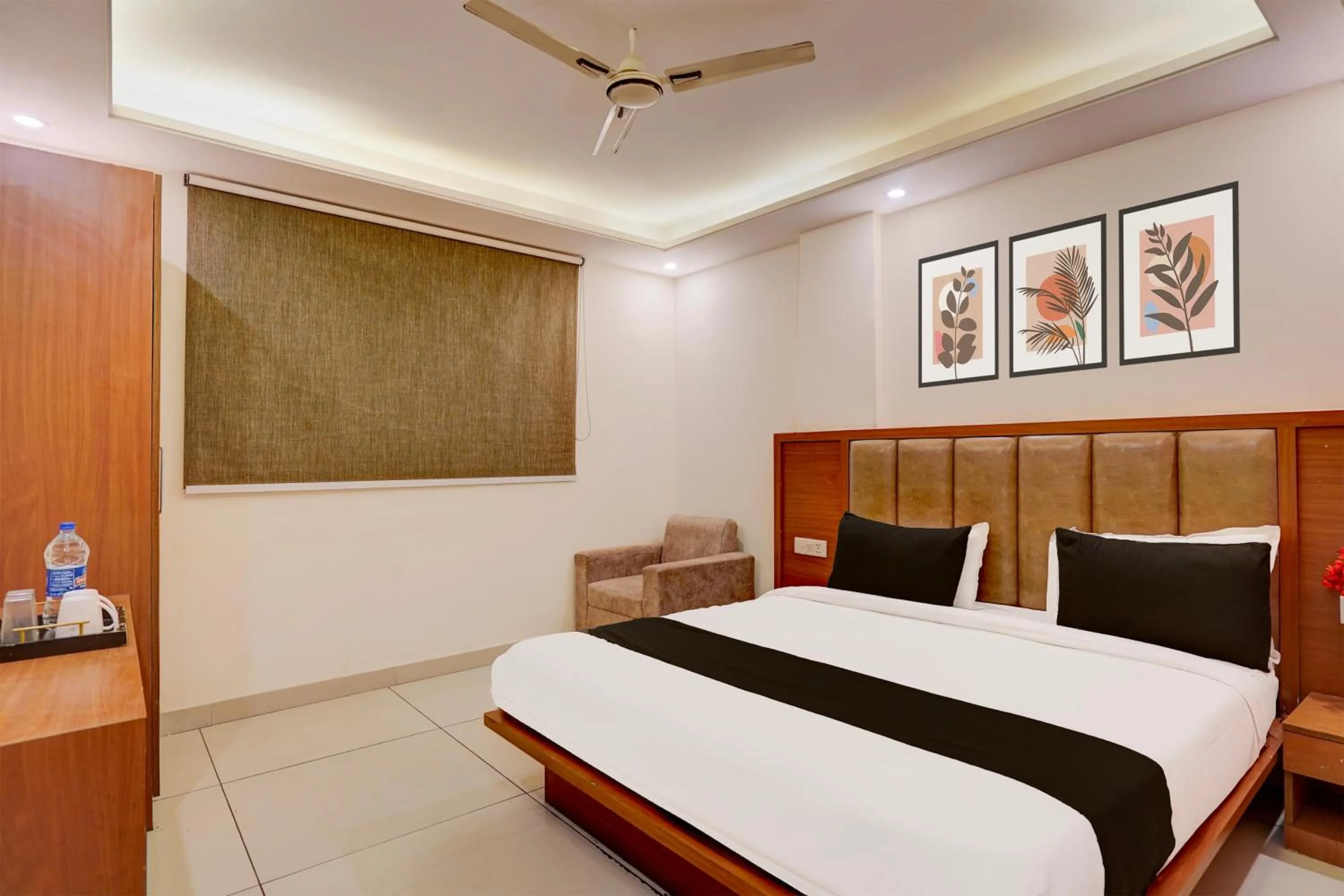 Bedroom, Bed in Super Townhouse Airport Road Delhi