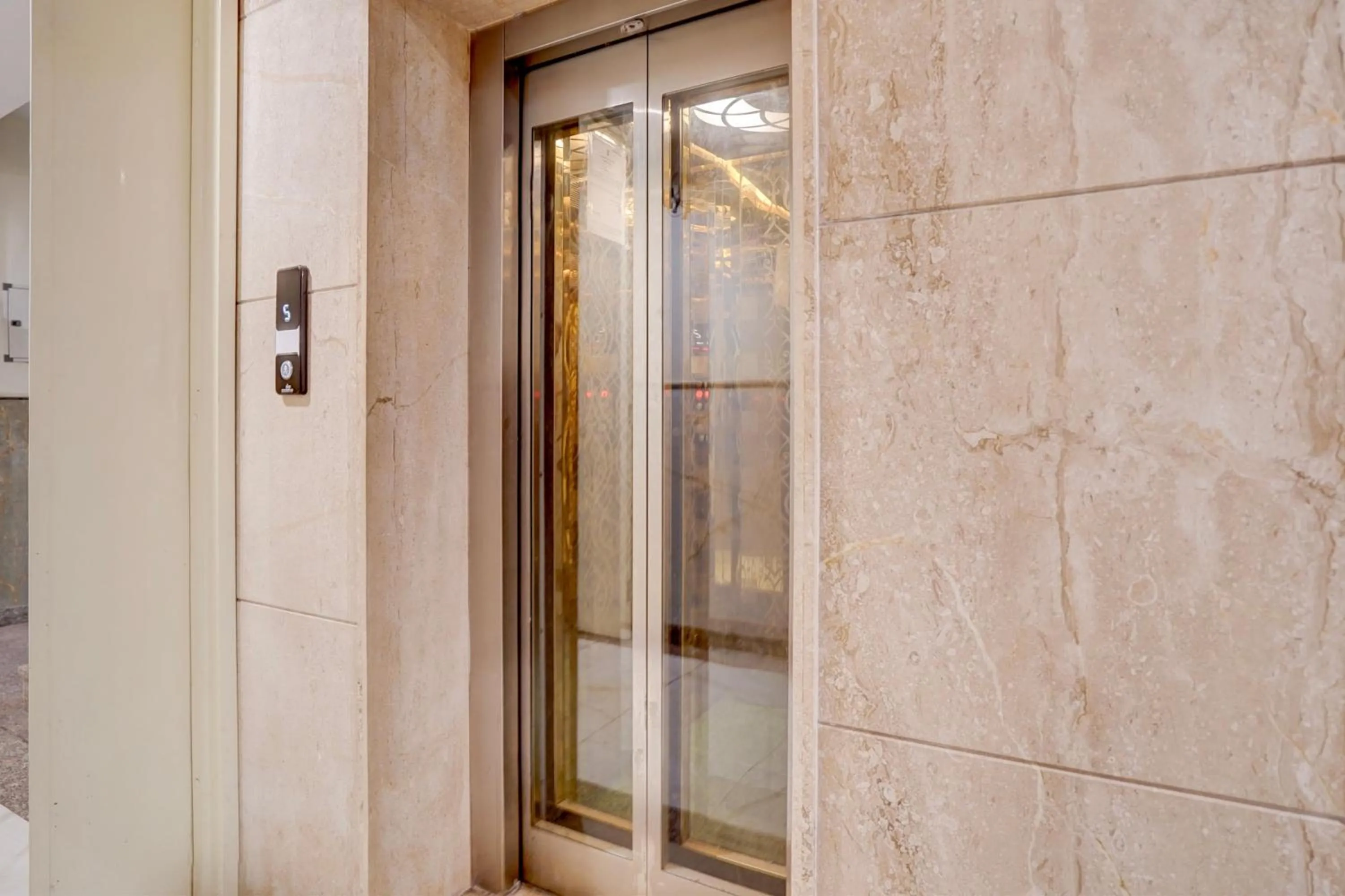 Lobby or reception in Super Townhouse Airport Road Delhi