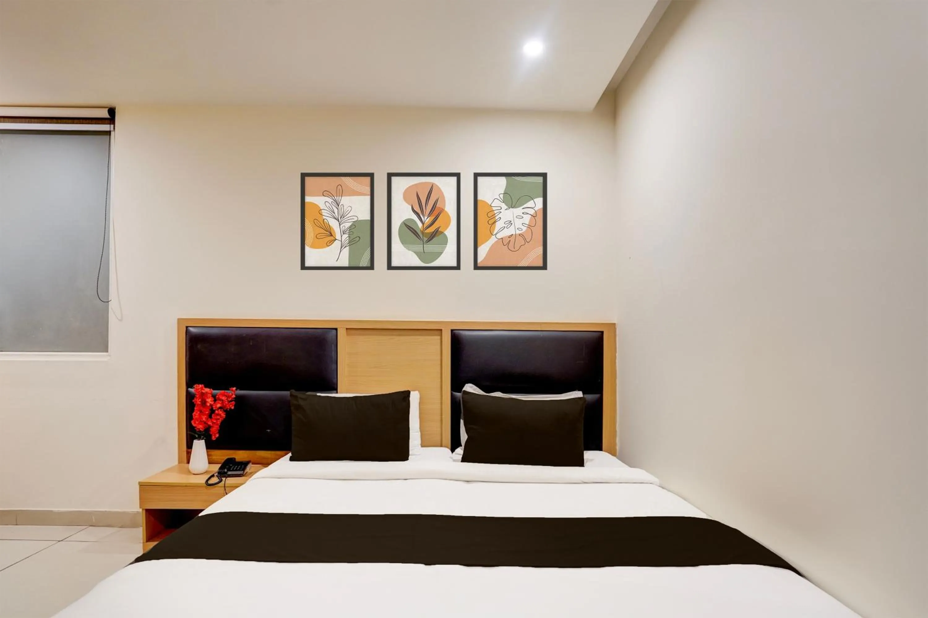 Bedroom, Bed in Super Townhouse Airport Road Delhi
