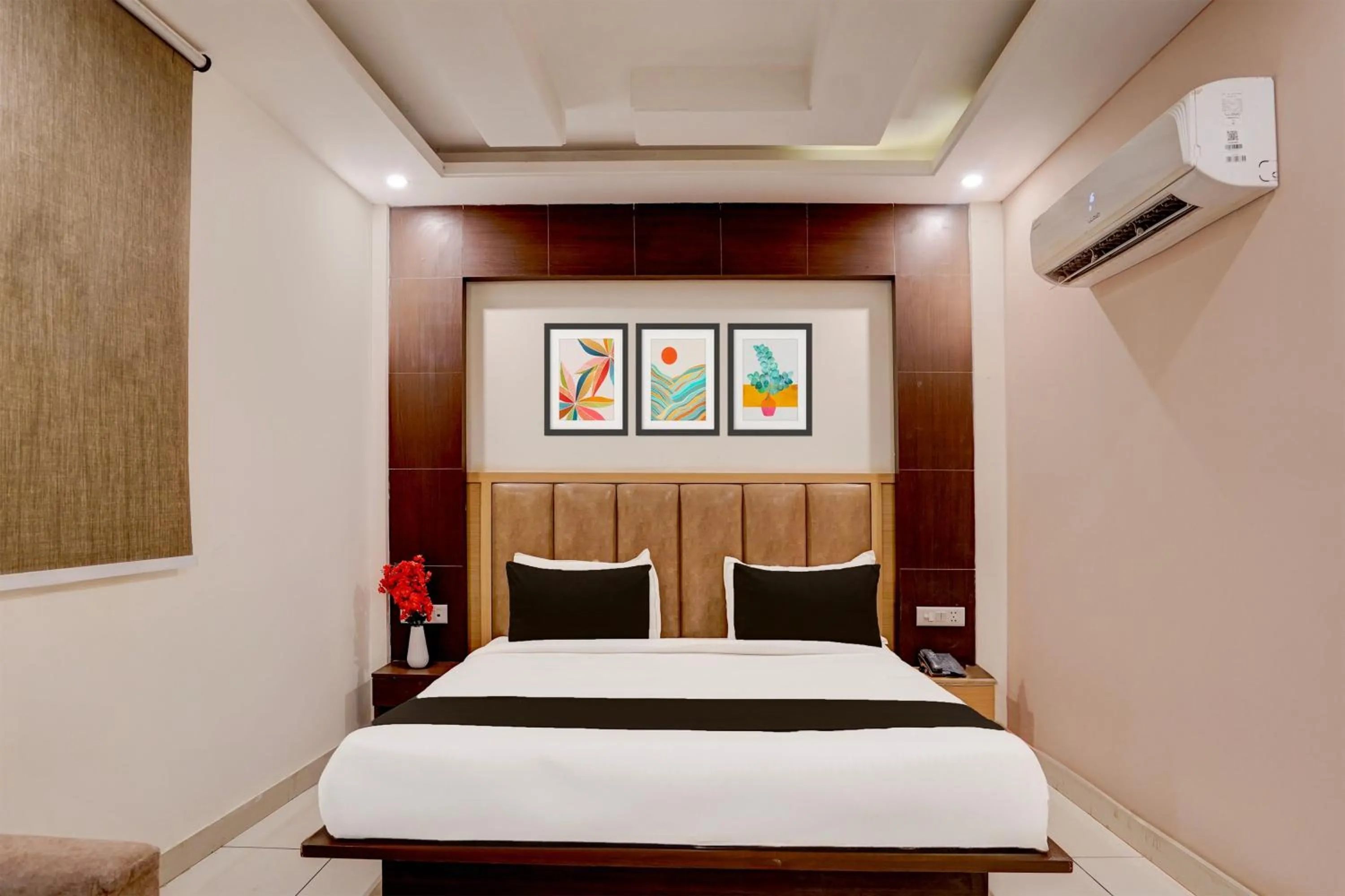 Bedroom, Bed in Super Townhouse Airport Road Delhi