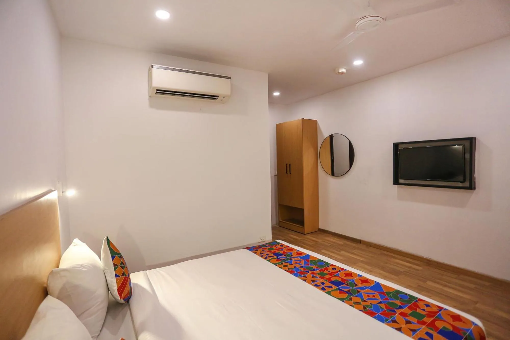 Bed in FabHotel Moro Paschim Vihar