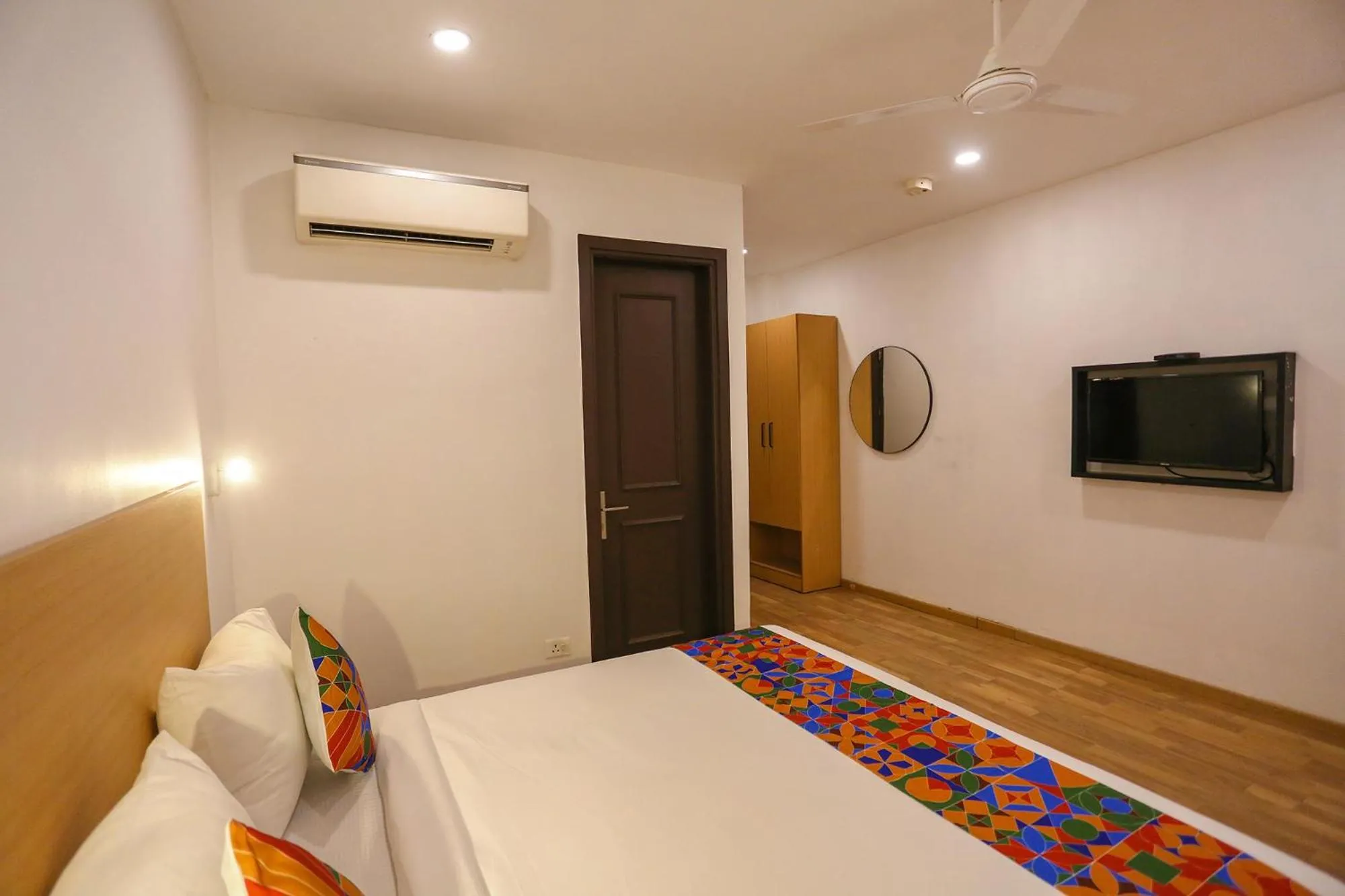 Bed in FabHotel Moro Paschim Vihar
