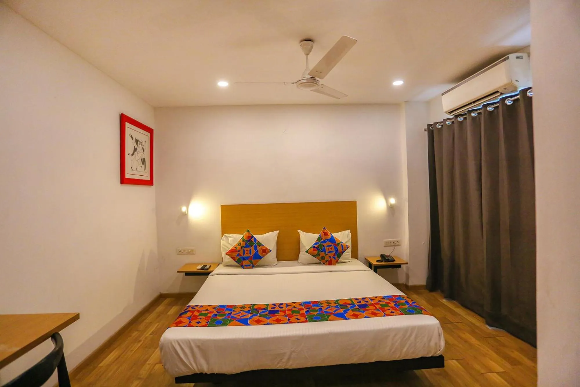 Bed in FabHotel Moro Paschim Vihar
