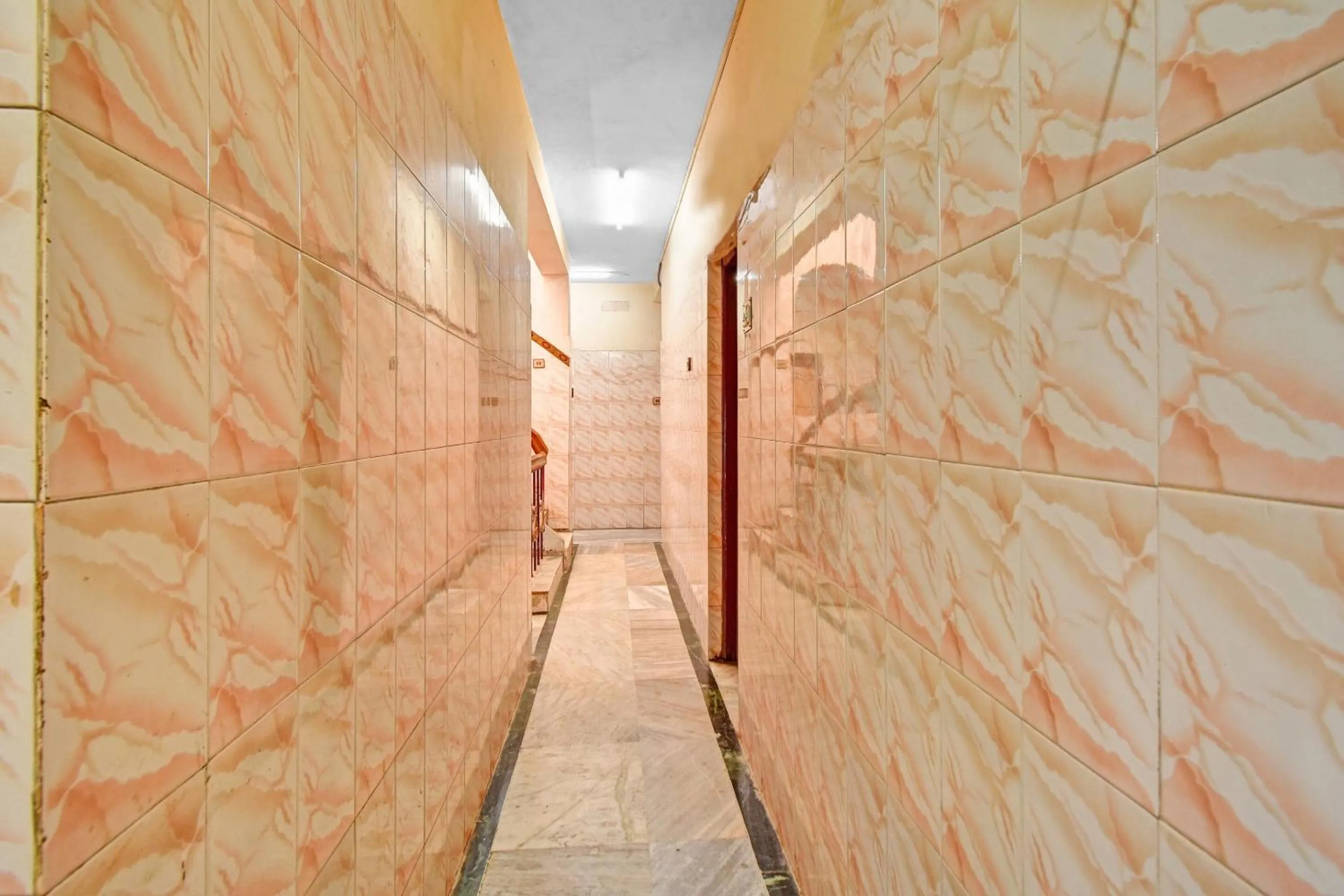 Lobby or reception in Hotel O Dream Palace Guest House Near Marina Beach