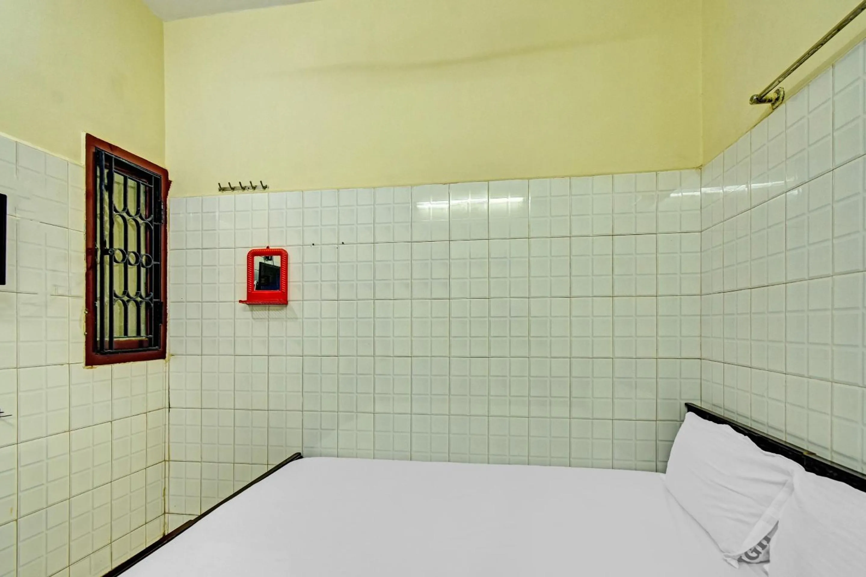 Bedroom in Hotel O Dream Palace Guest House Near Marina Beach