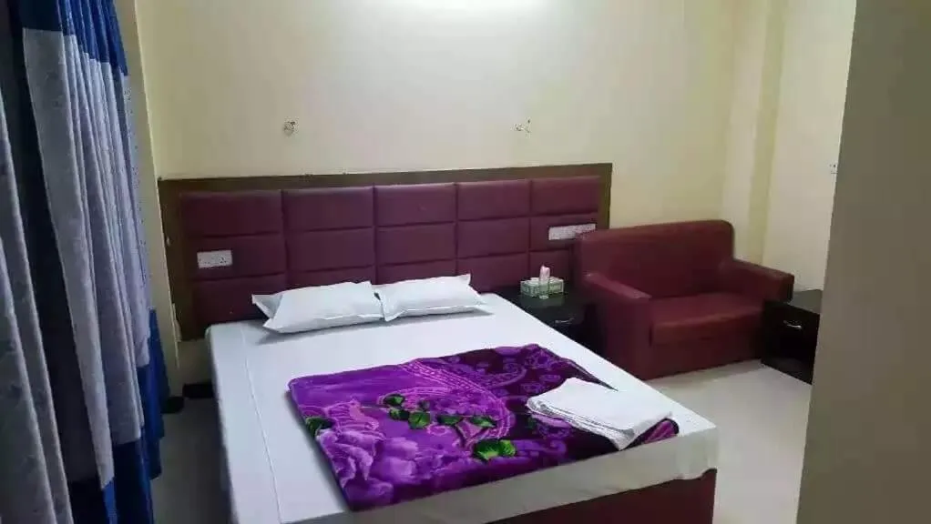 Bed in Hotel Night Heaven