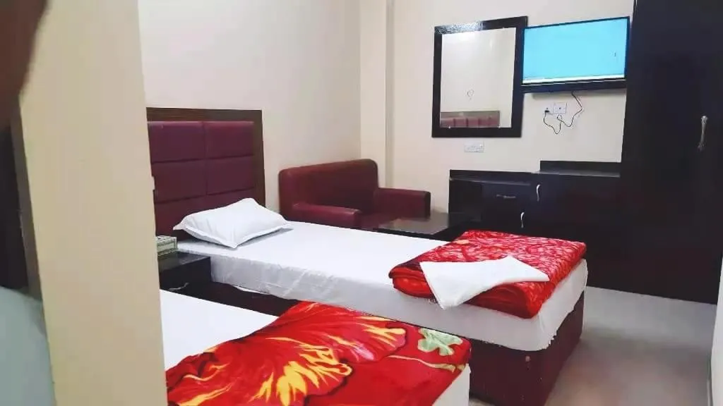 Bed in Hotel Night Heaven