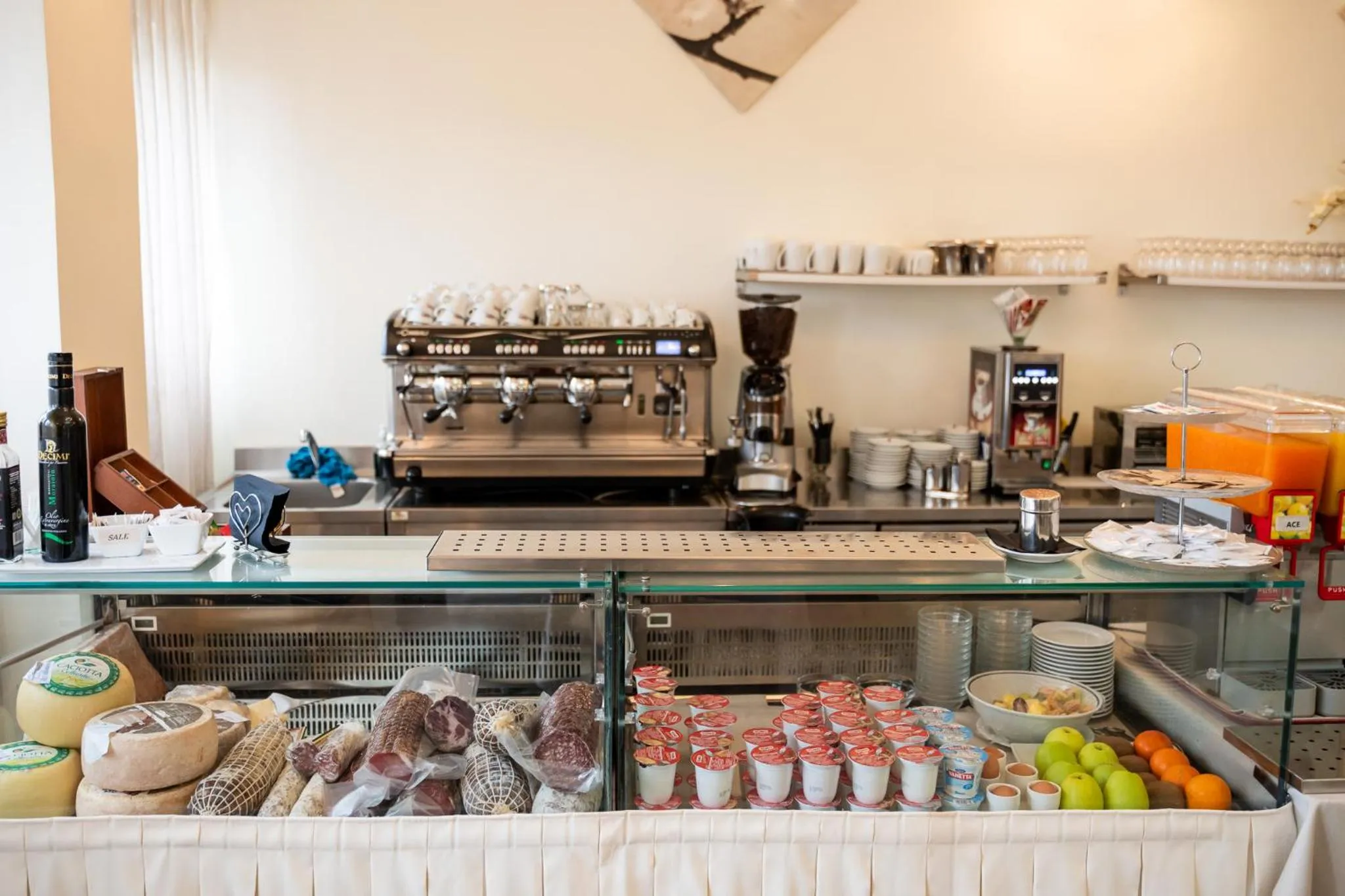 Continental breakfast in Hotel Garden Experience