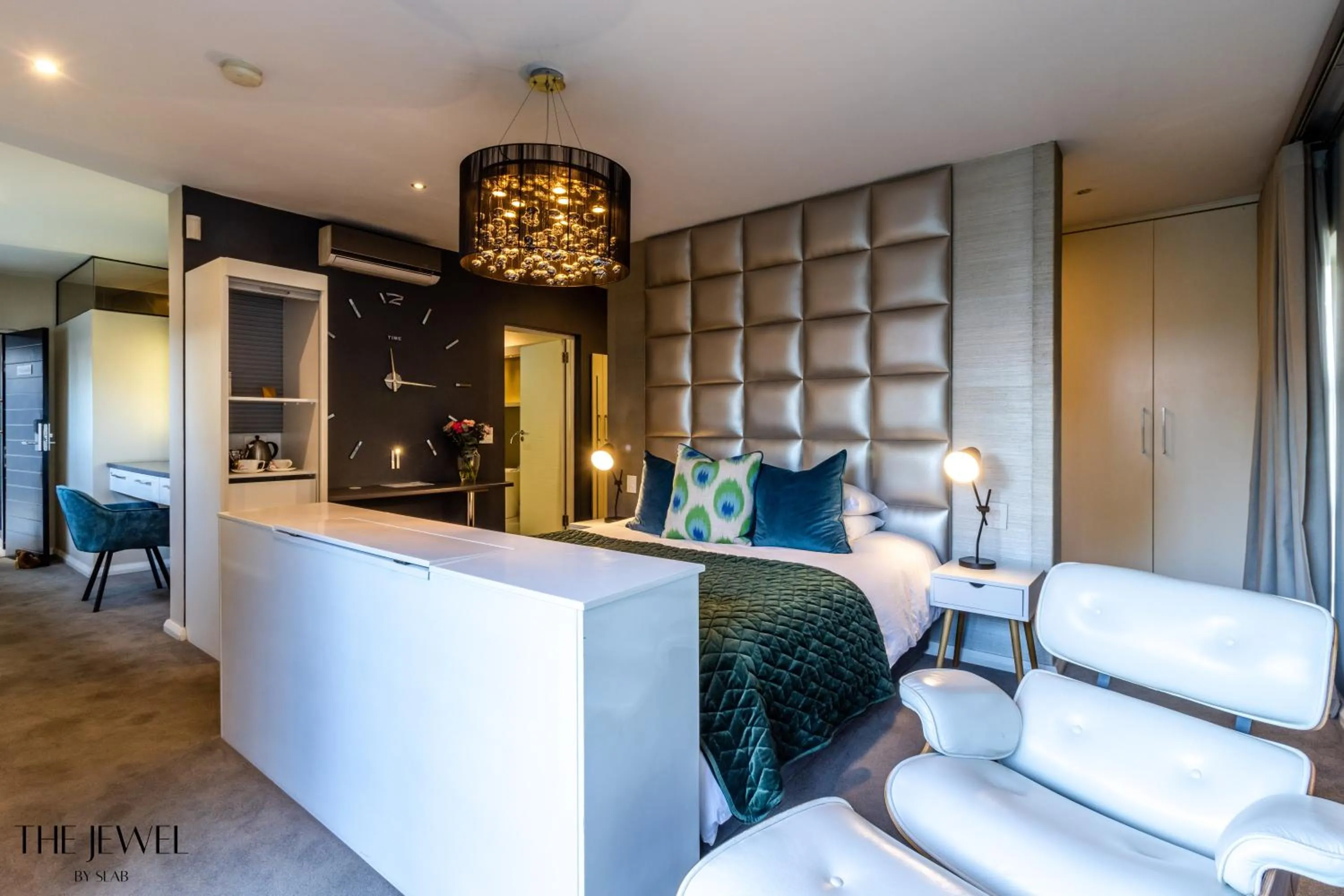 Kitchen or kitchenette in The Jewel B&B