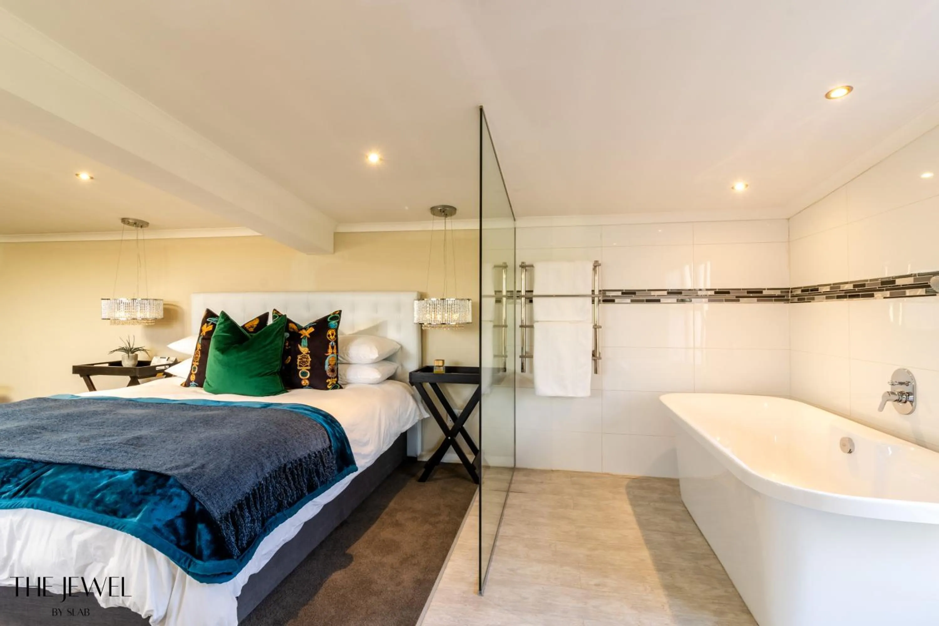 Bath, Bed in The Jewel B&B