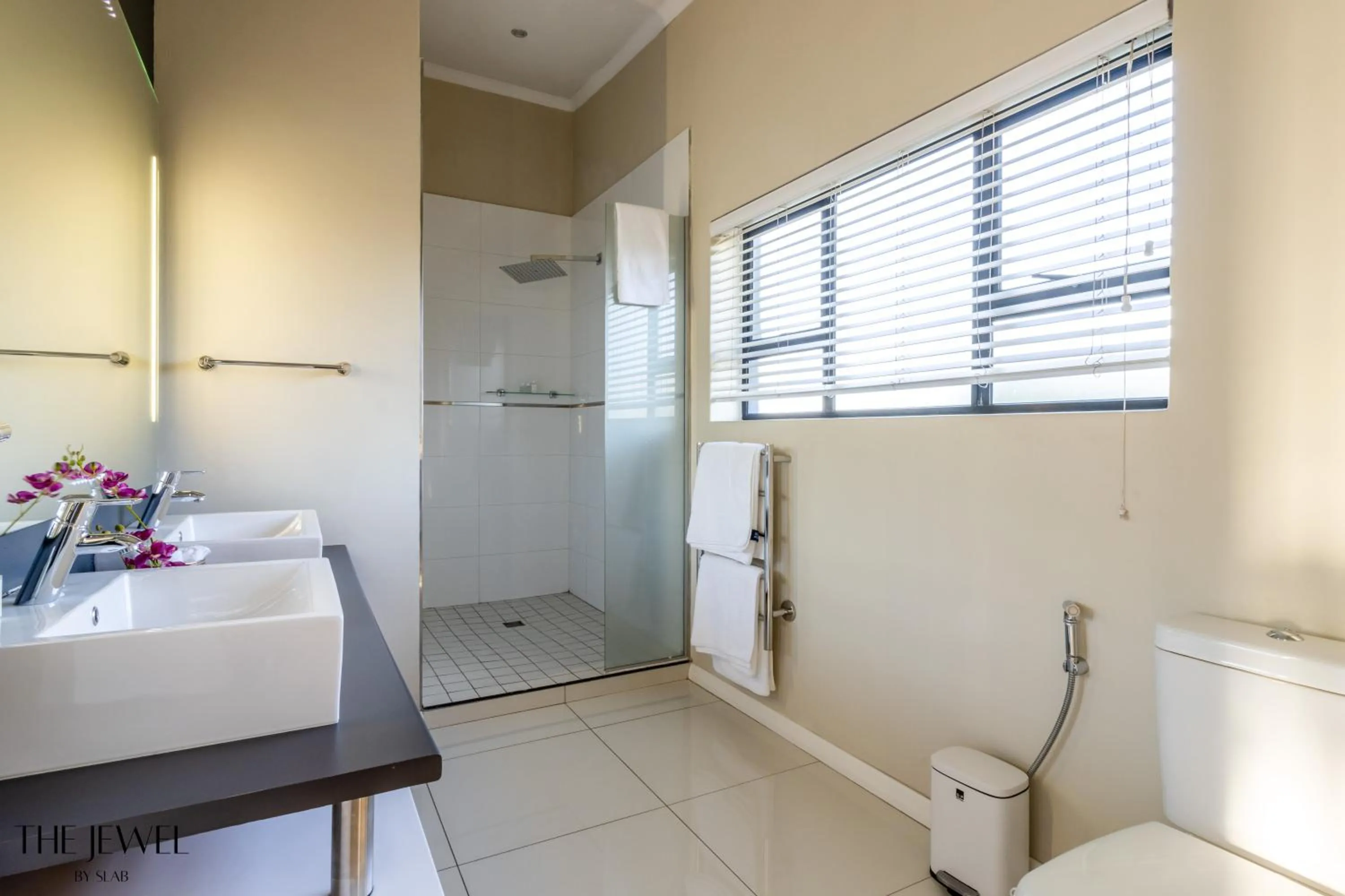 Shower in The Jewel B&B