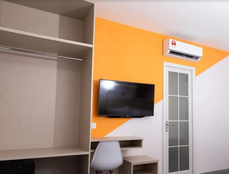 Communal lounge/ TV room in THE CROWN HOTEL @ KLIA