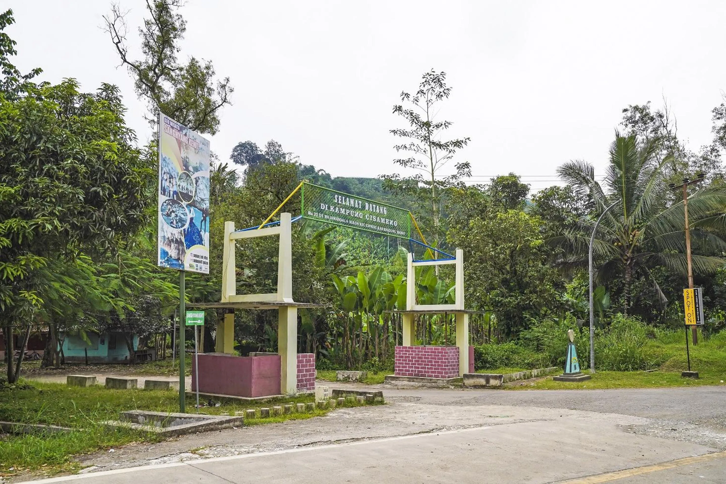 Lobby or reception in OYO Homes 90916 Eco Tourism Geopark Rajamandala Homestay Syariah
