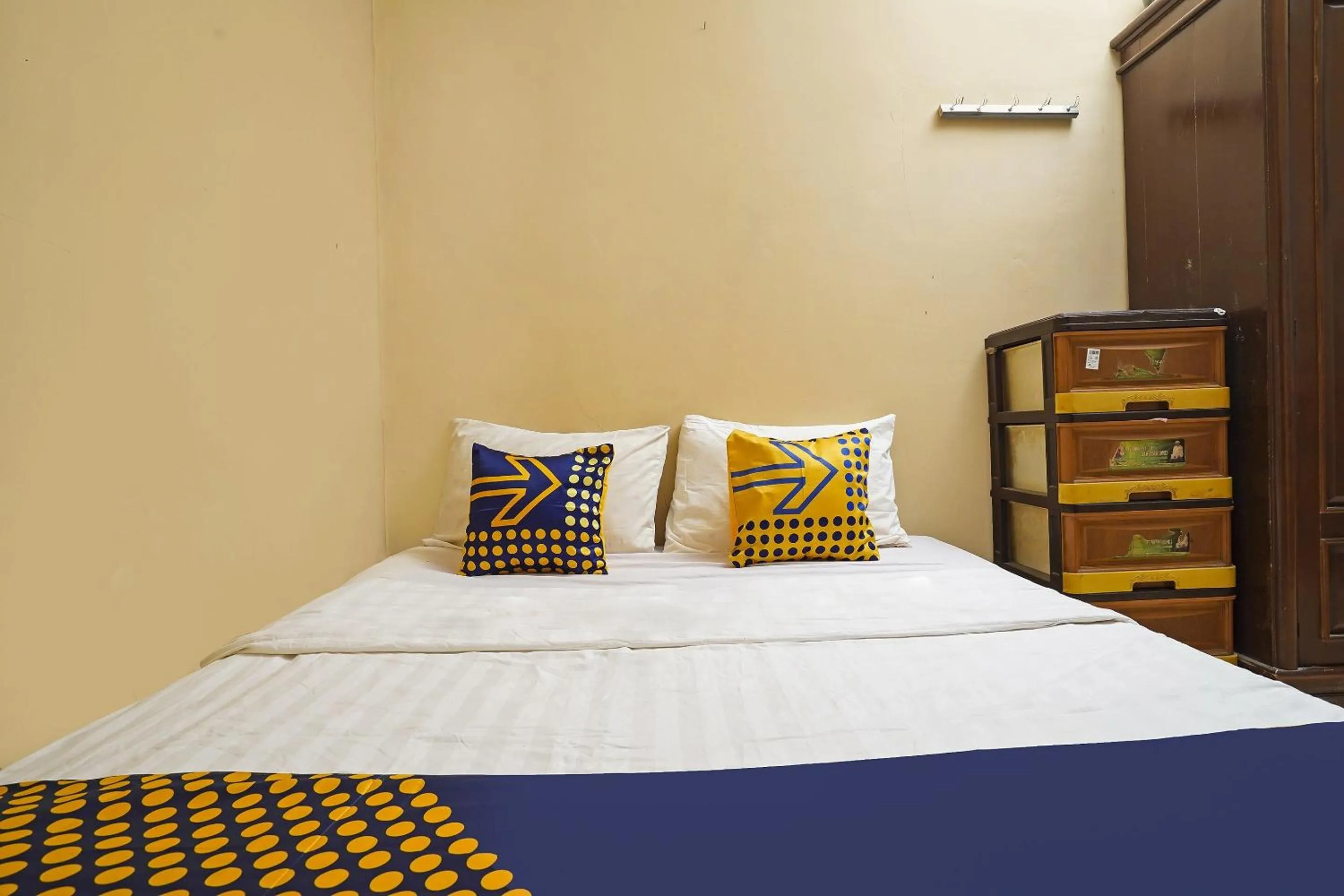 Bedroom in OYO Homes 90916 Eco Tourism Geopark Rajamandala Homestay Syariah