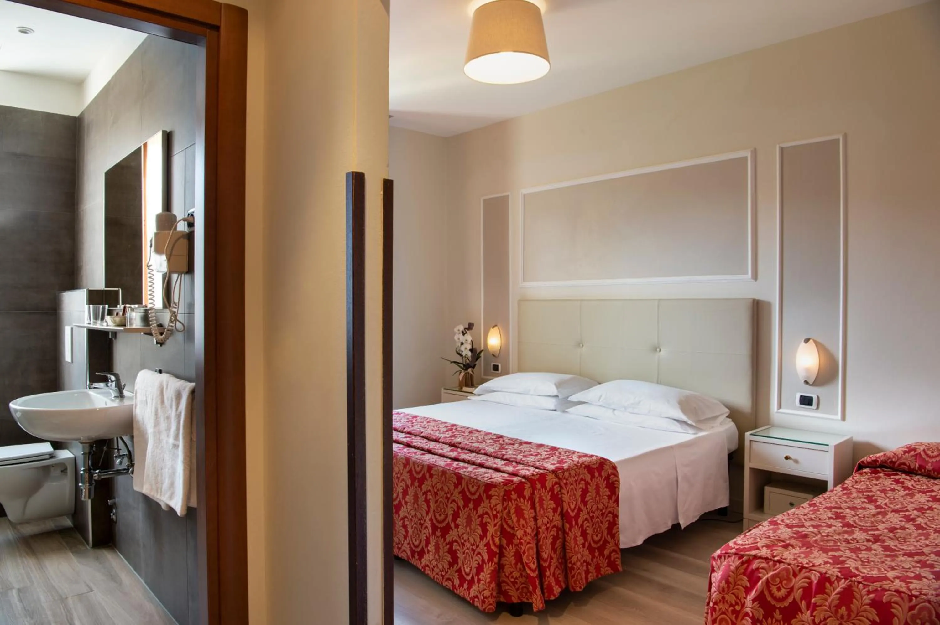 Bedroom, Bed in Hotel Ariston & Spa