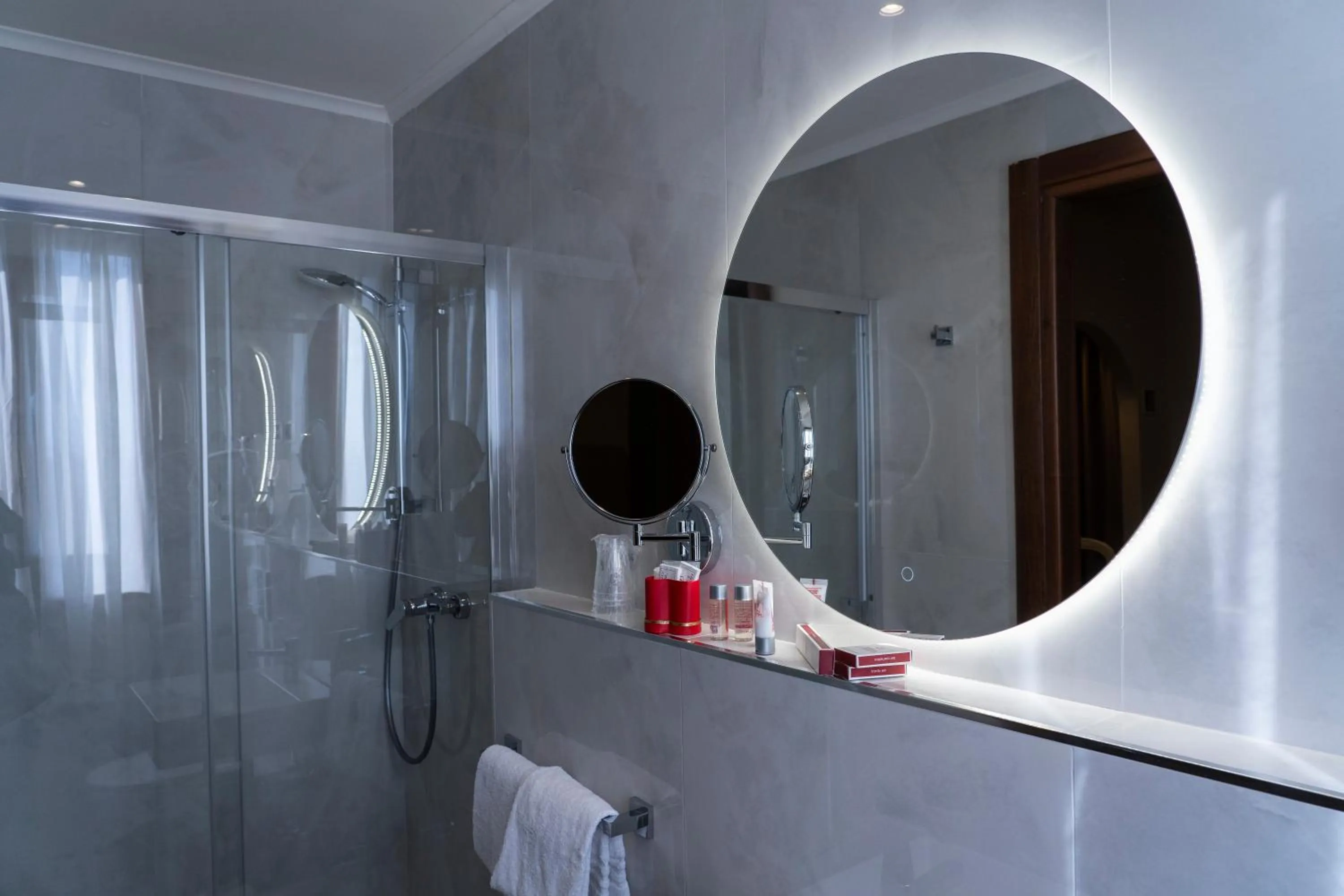 Bathroom in Hotel Ariston & Spa