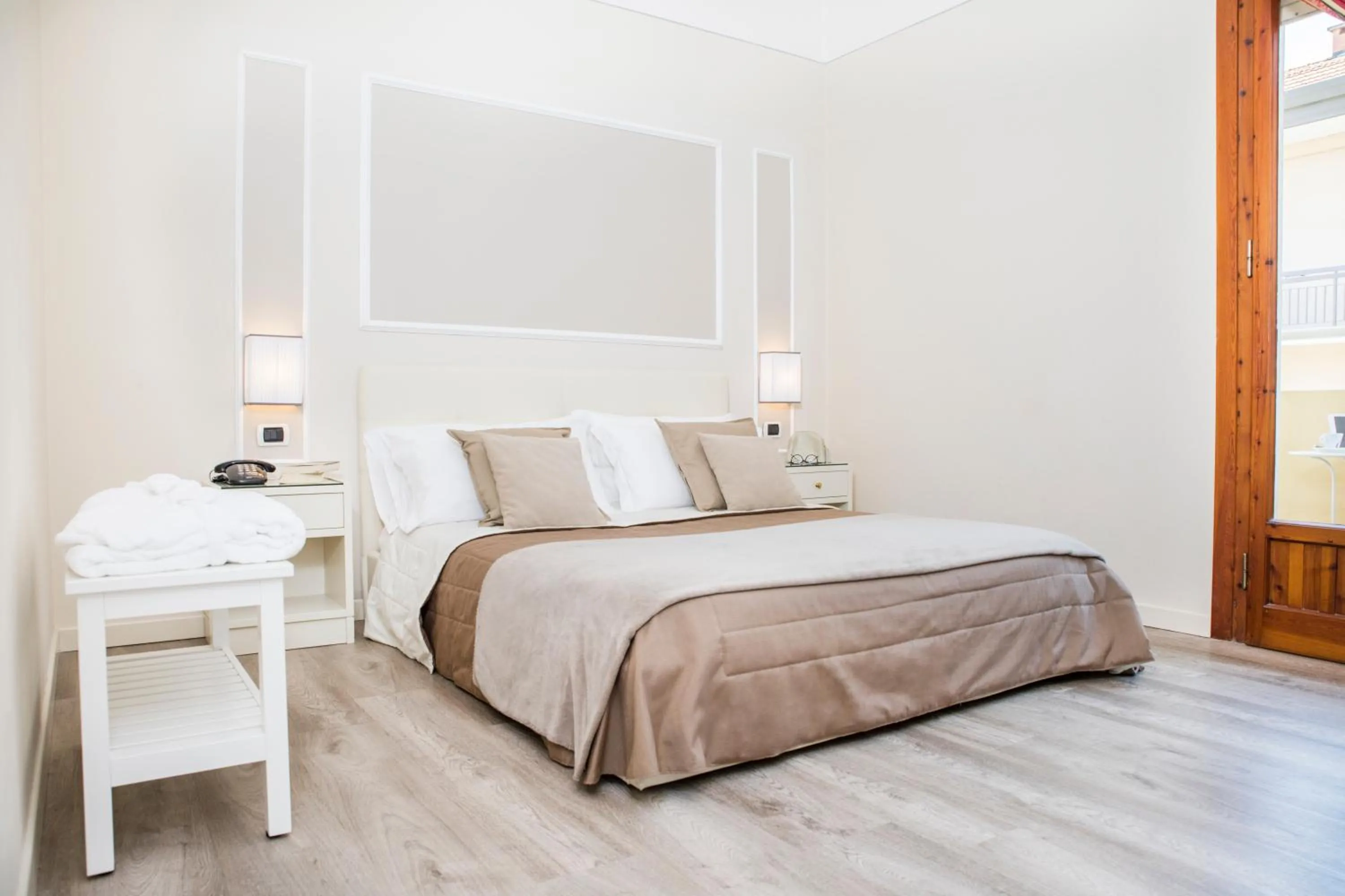 Balcony/Terrace, Bed in Hotel Ariston & Spa