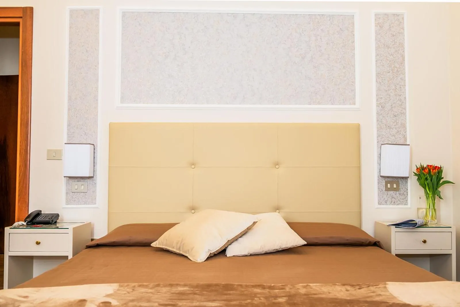 Quiet street view, Bed in Hotel Ariston & Spa