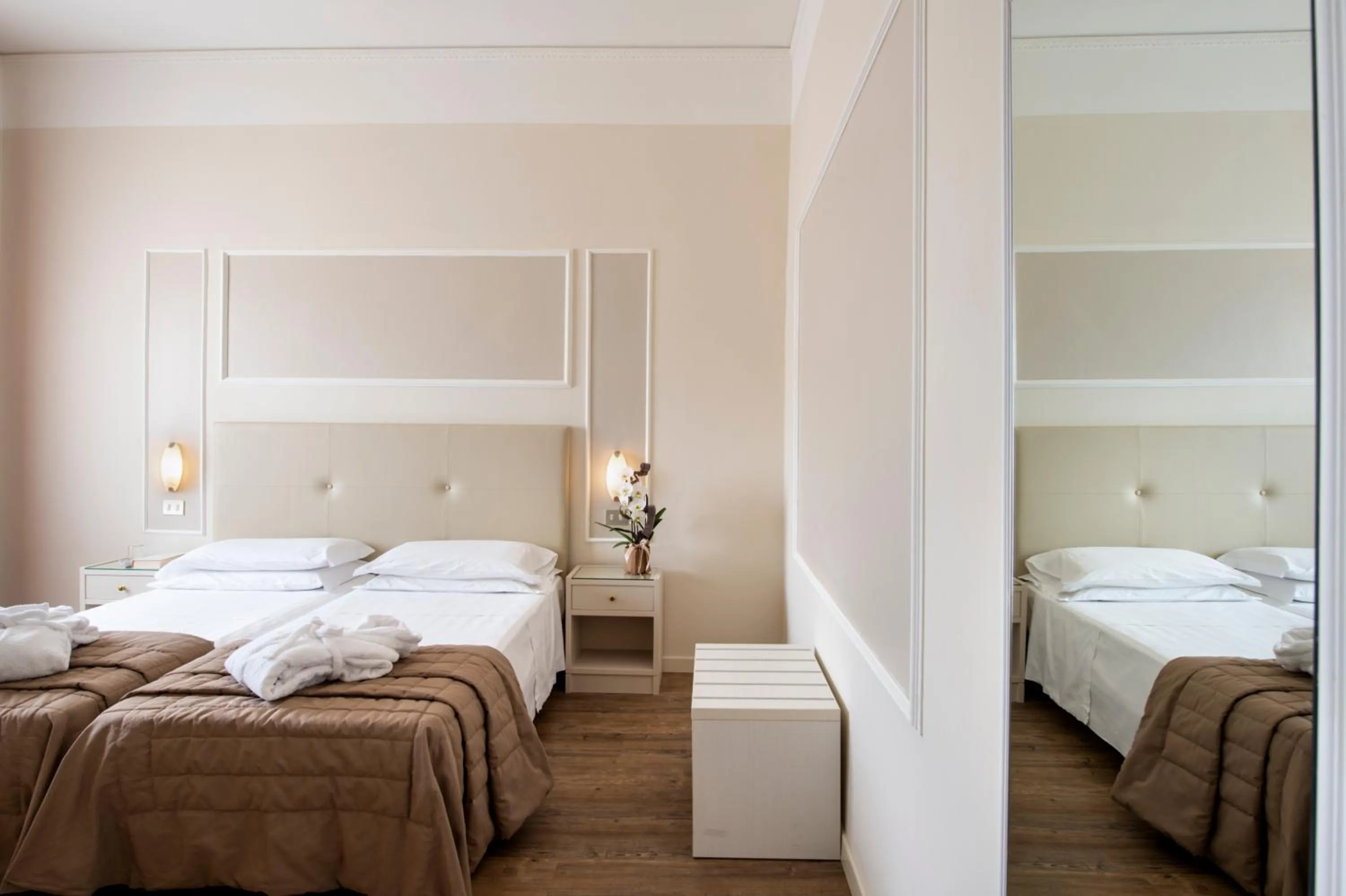 Coffee/tea facilities, Bed in Hotel Ariston & Spa