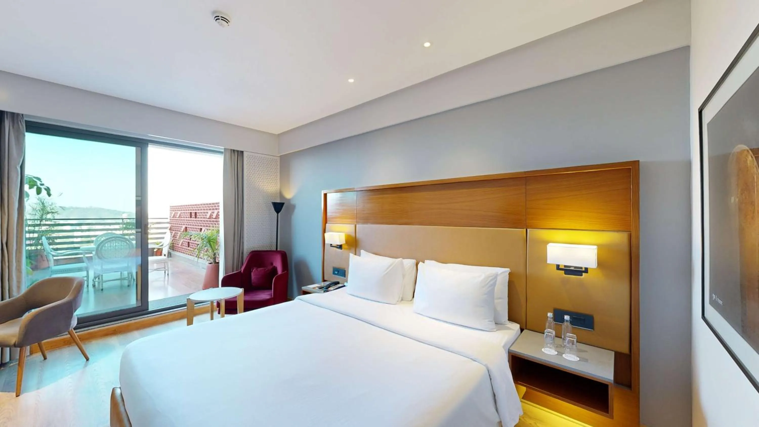 Bedroom, Bed in Radisson Hotel Nathdwara