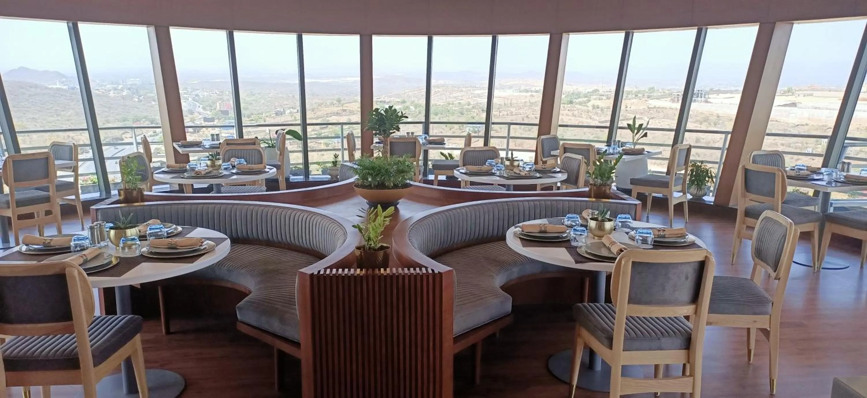 Restaurant/places to eat in Radisson Hotel Nathdwara