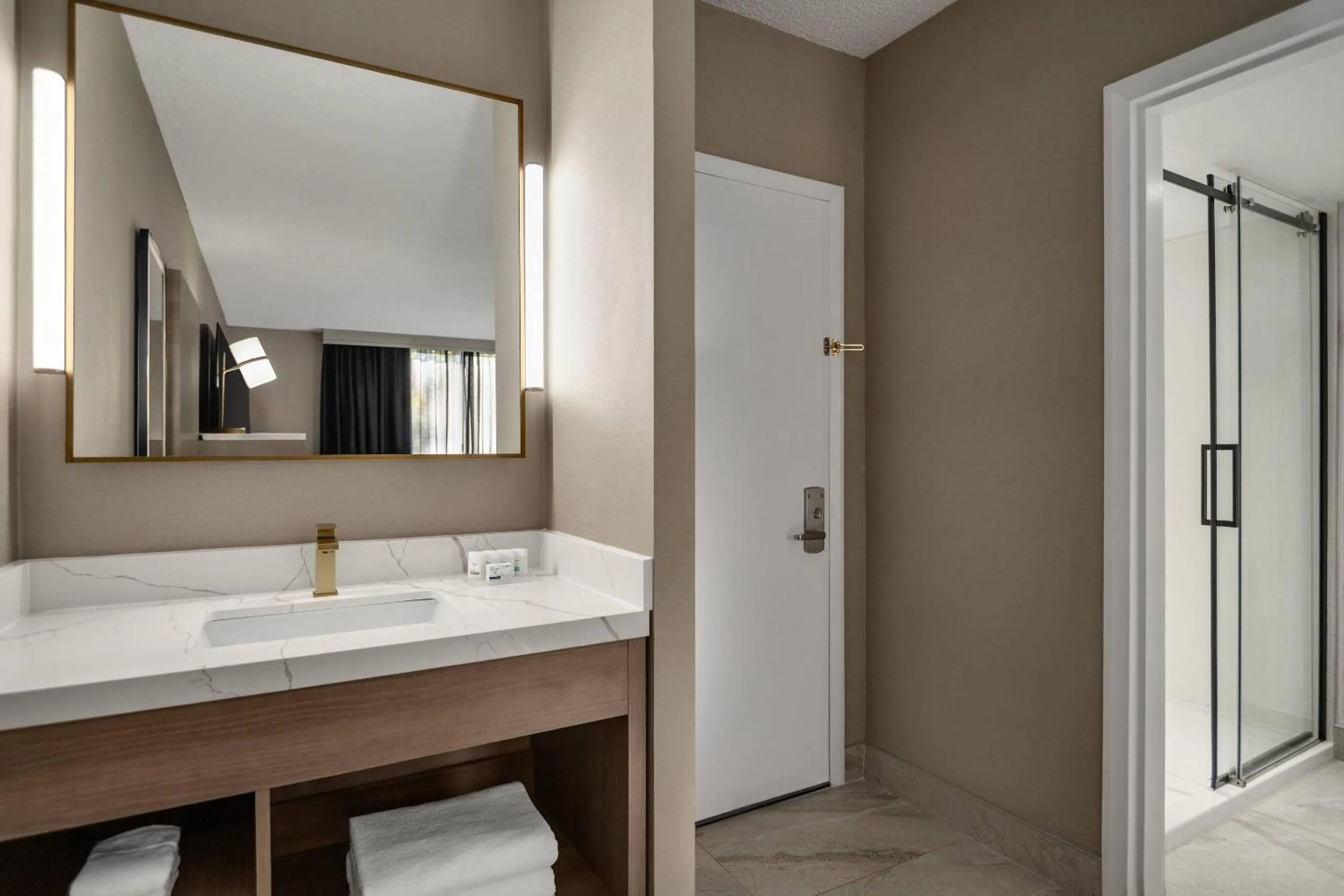 Bedroom in Radisson Hotel Montreal Airport