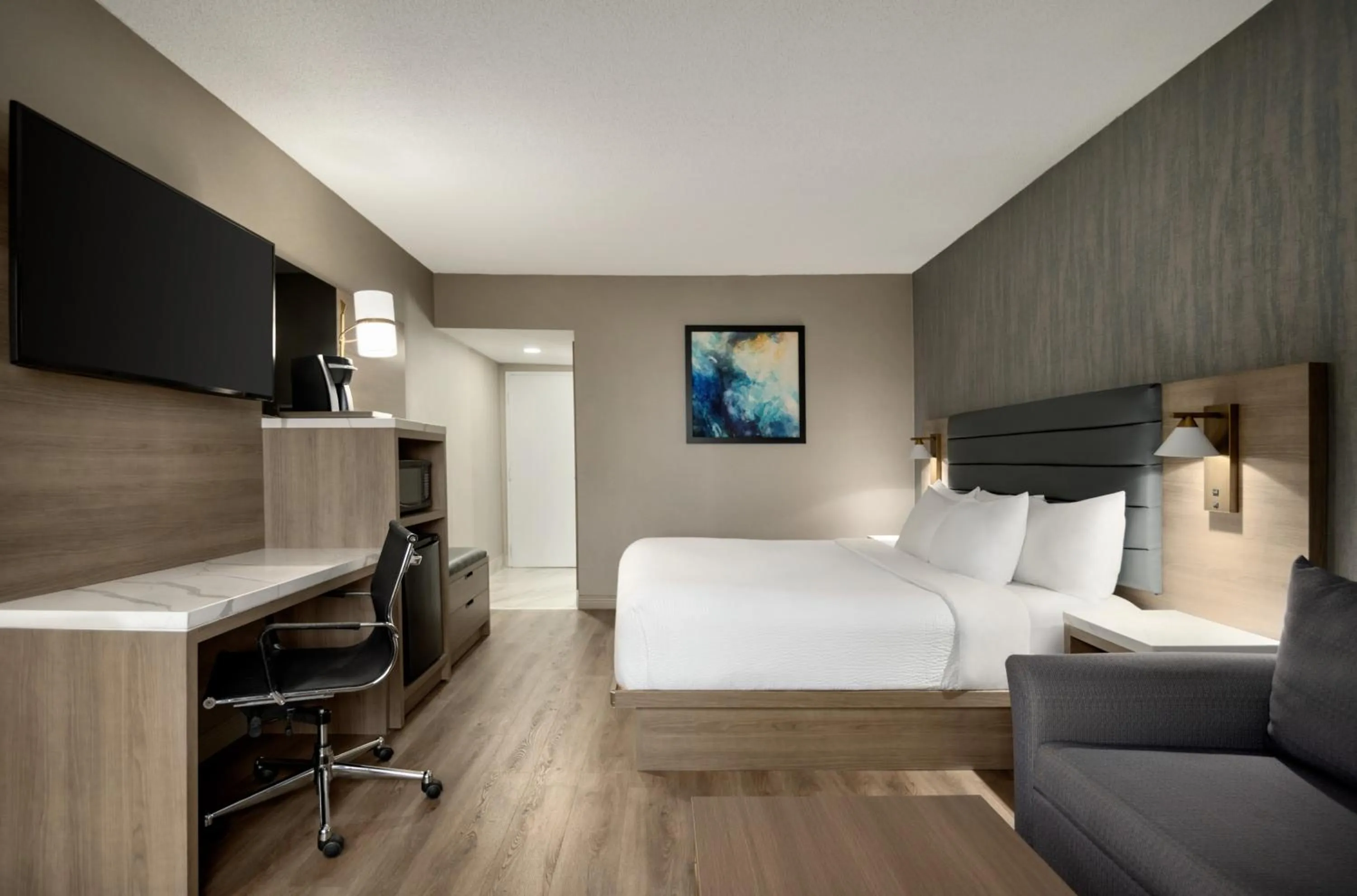 Bedroom, Bed in Radisson Hotel Montreal Airport