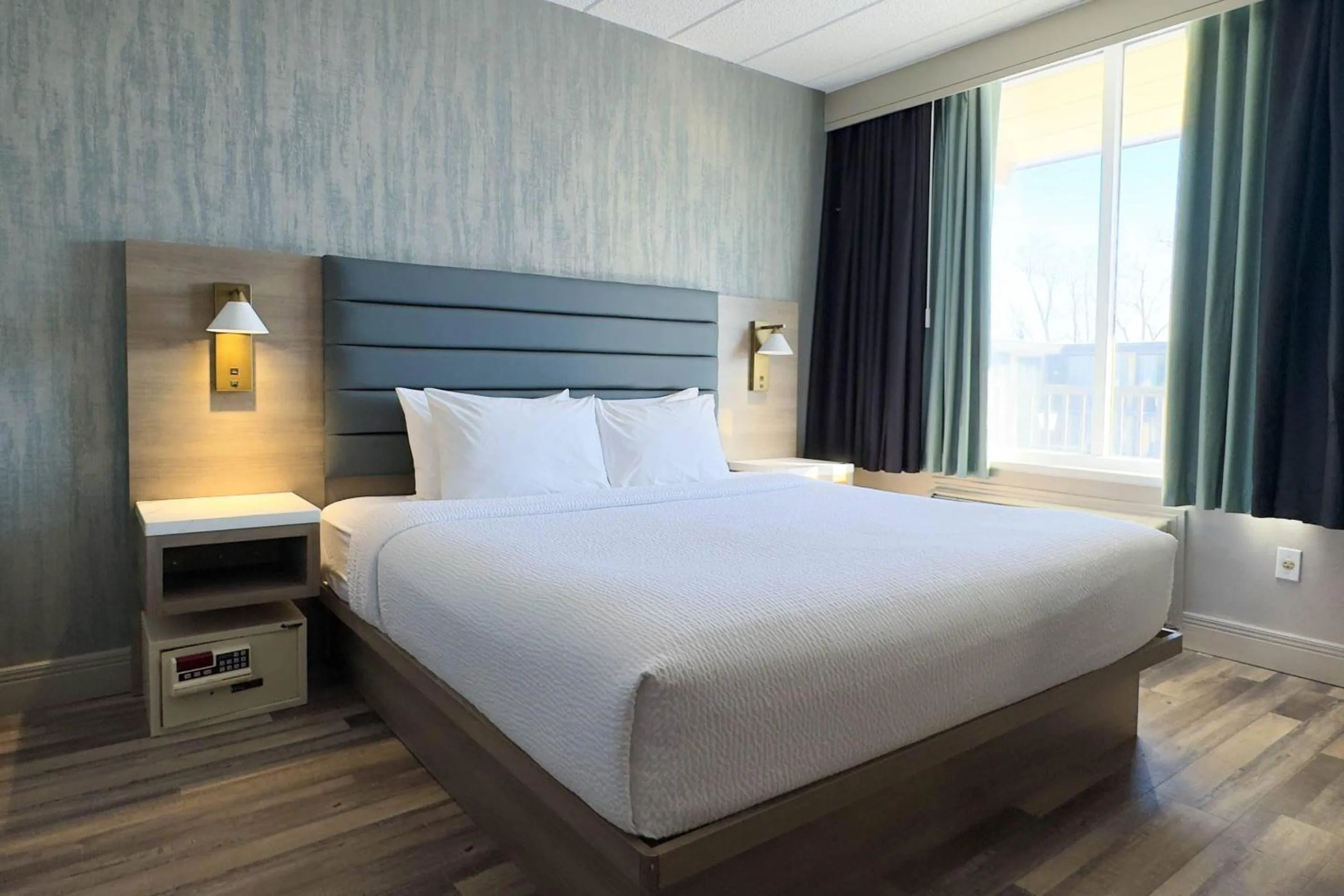 Bedroom, Bed in Radisson Hotel Montreal Airport