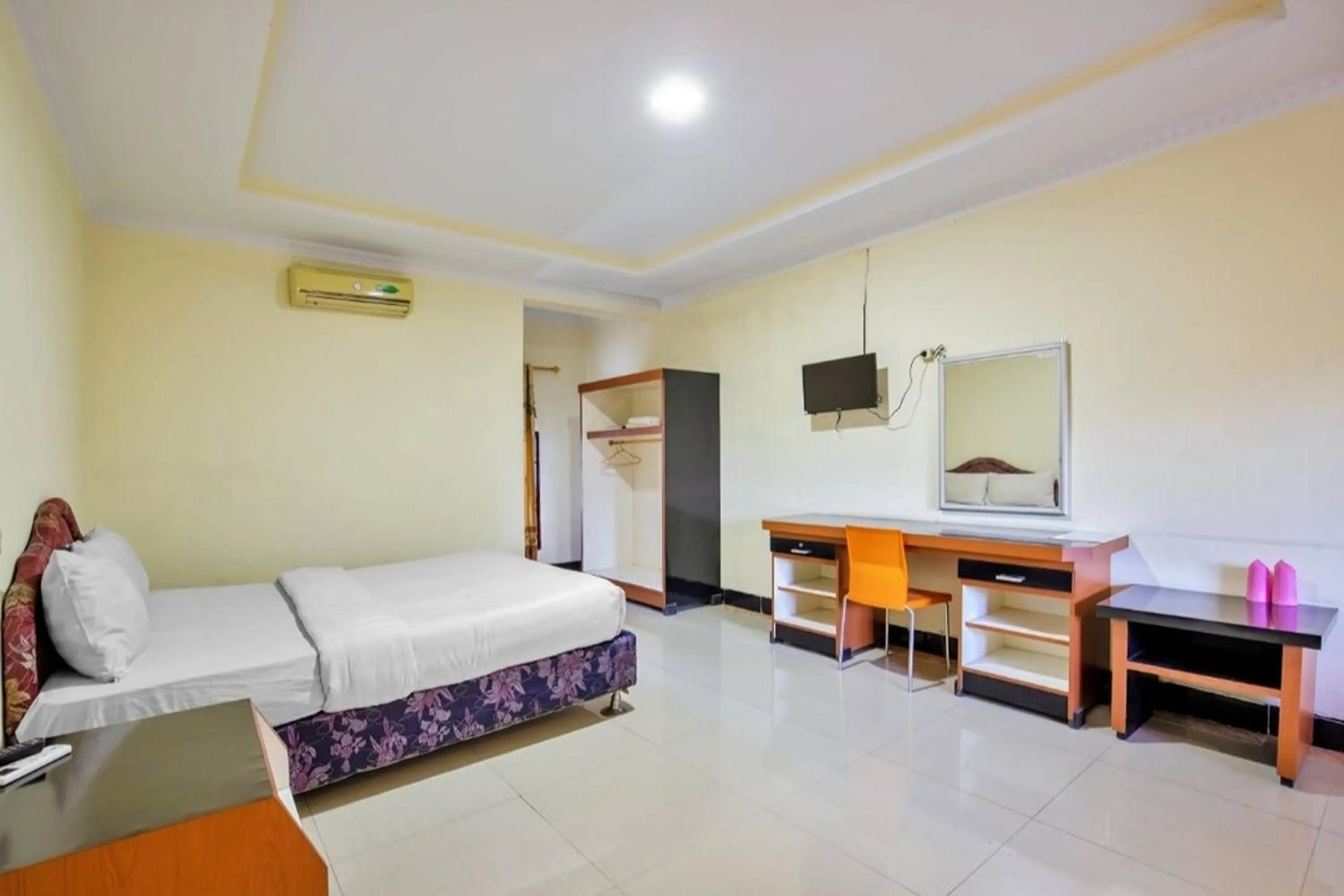 Bed in Malibou Hotel Medan