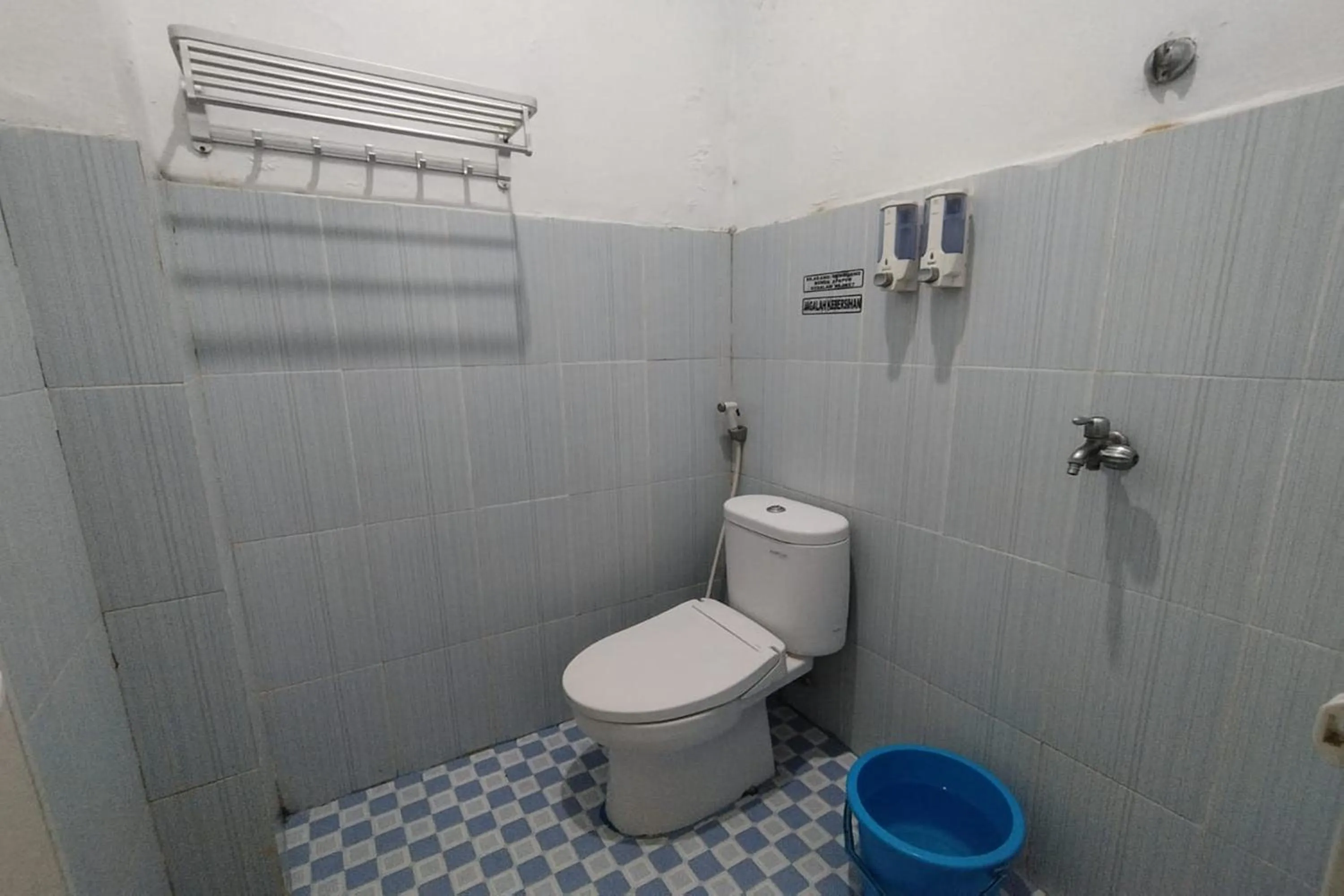 Shower in Malibou Hotel Medan