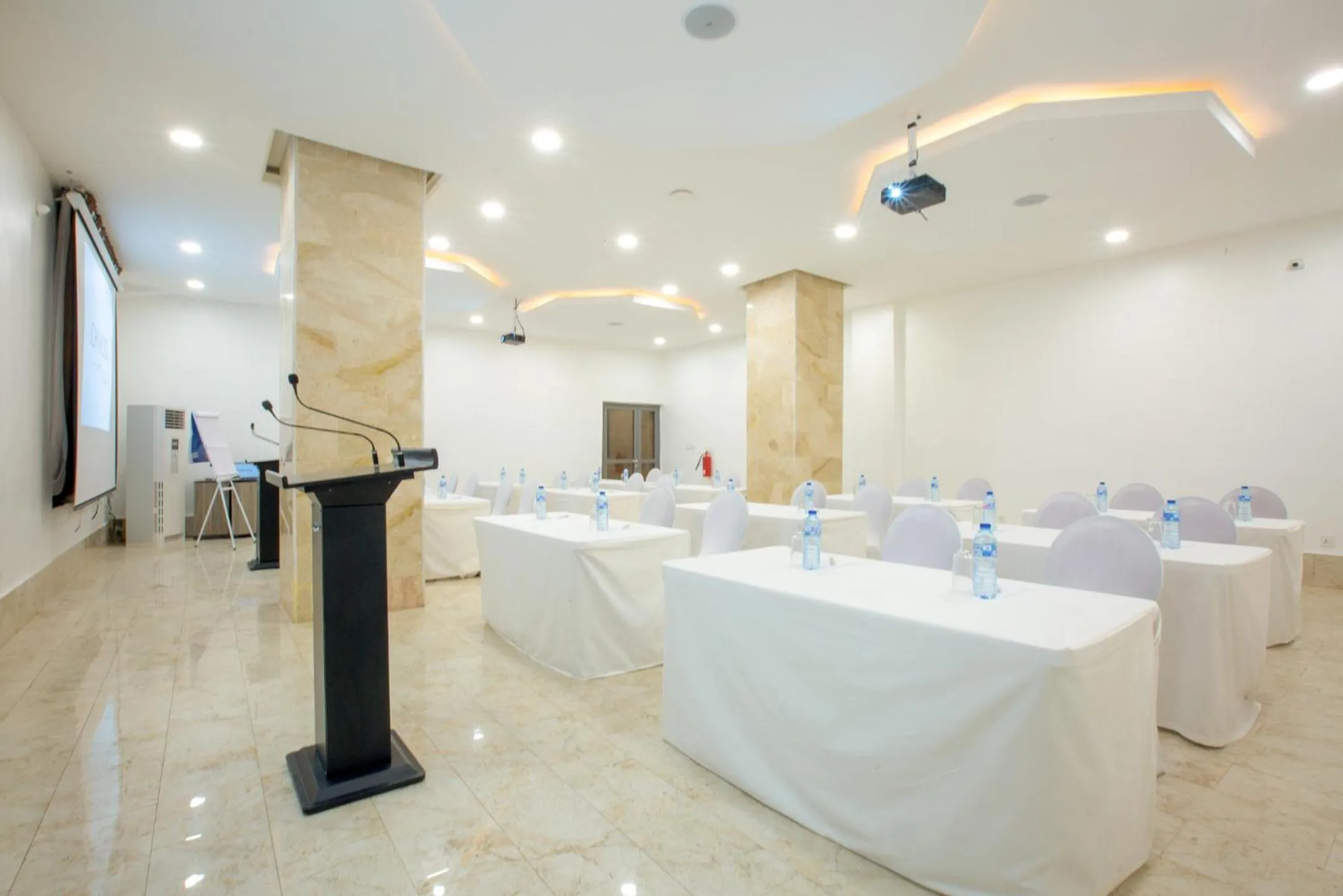Meeting/conference room in JOHNWOOD HOTEL by Bolton