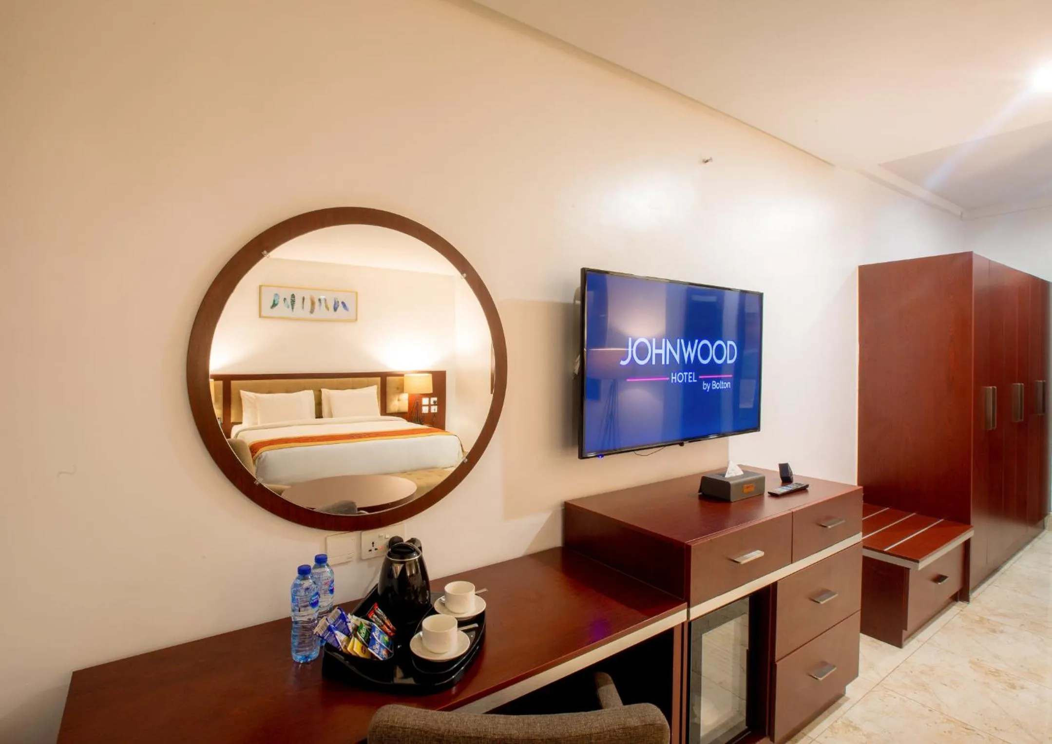TV and multimedia in JOHNWOOD HOTEL by Bolton
