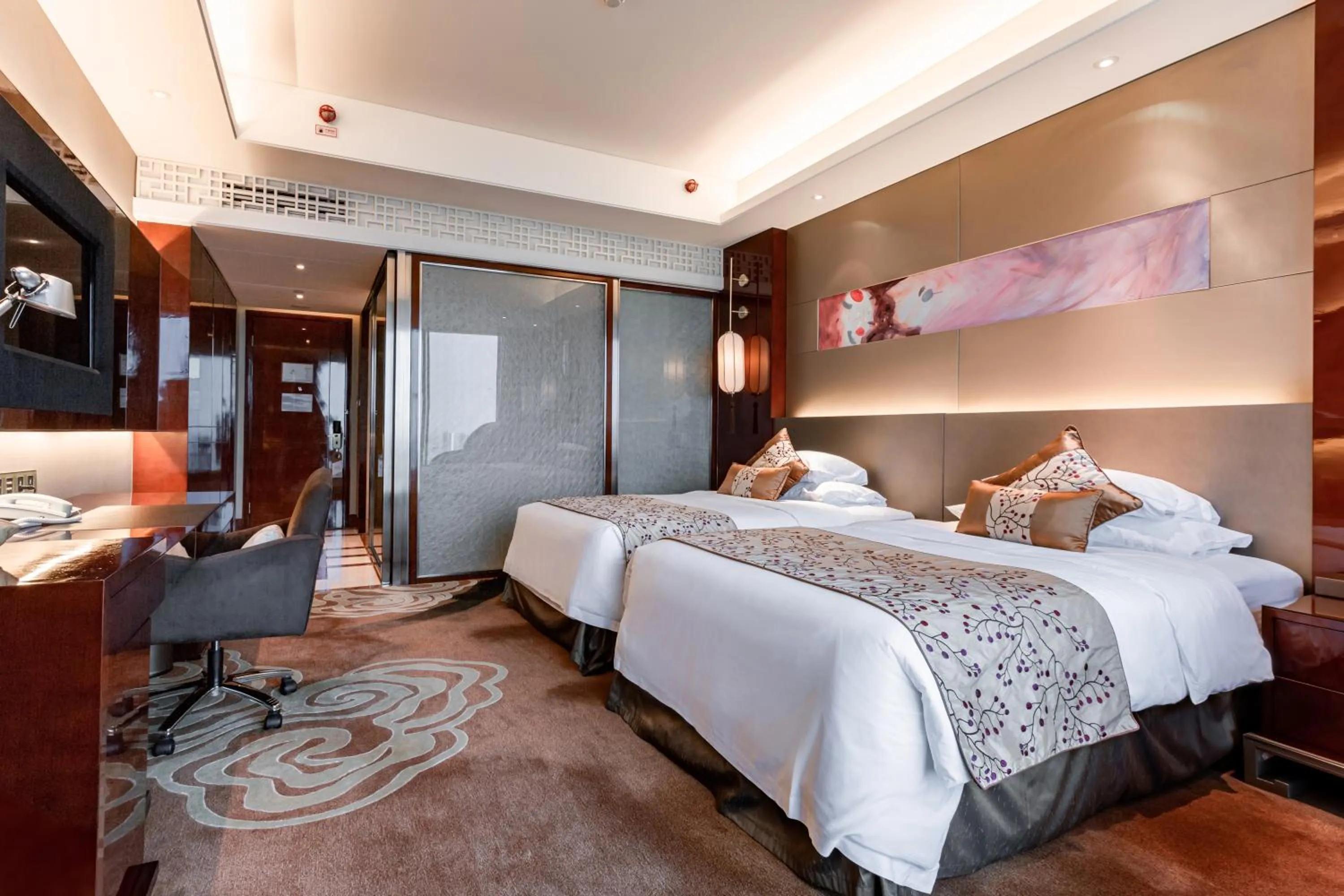 Bed in Felton Grand Hotel Chengdu