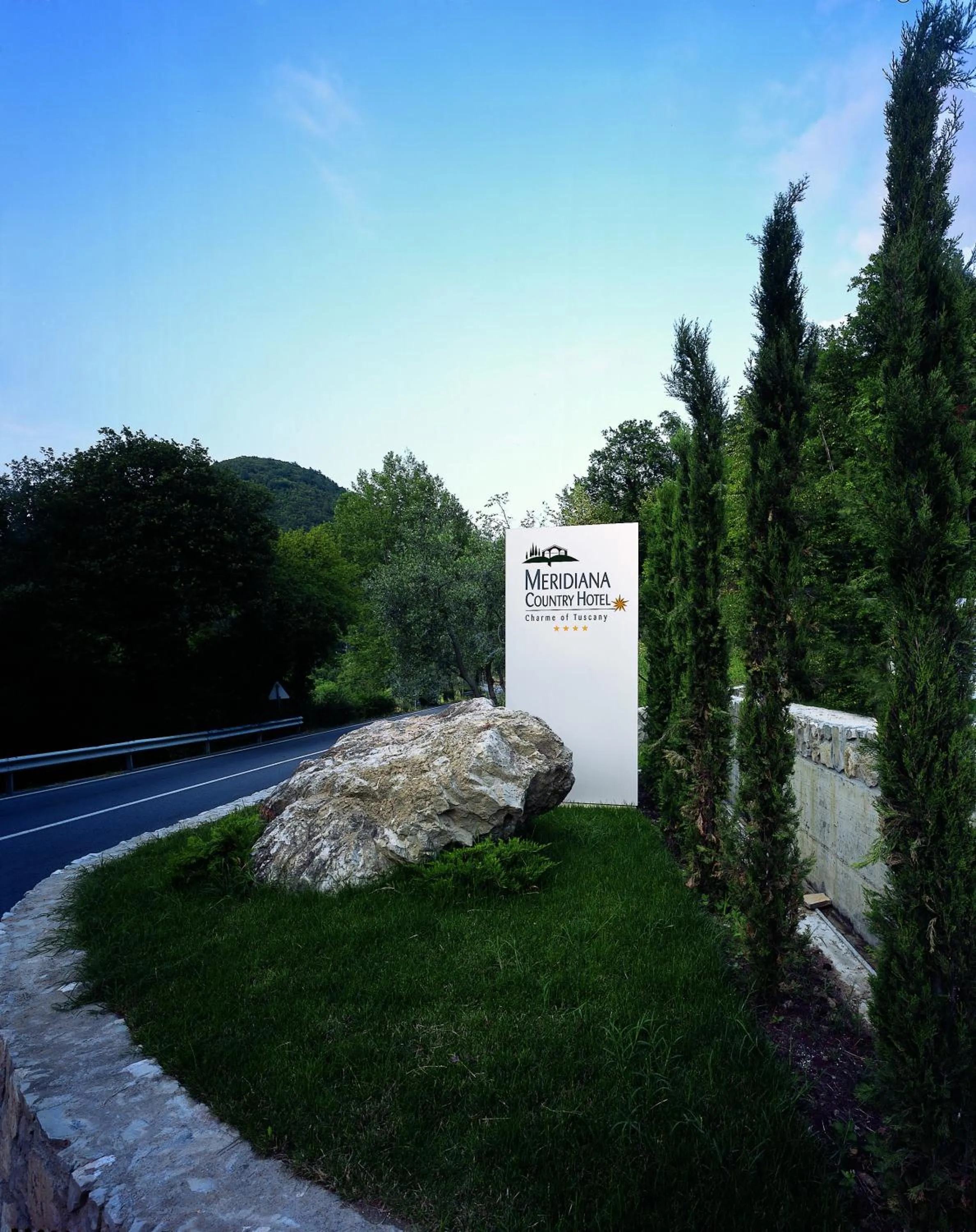 Facade/entrance in Meridiana Country Hotel