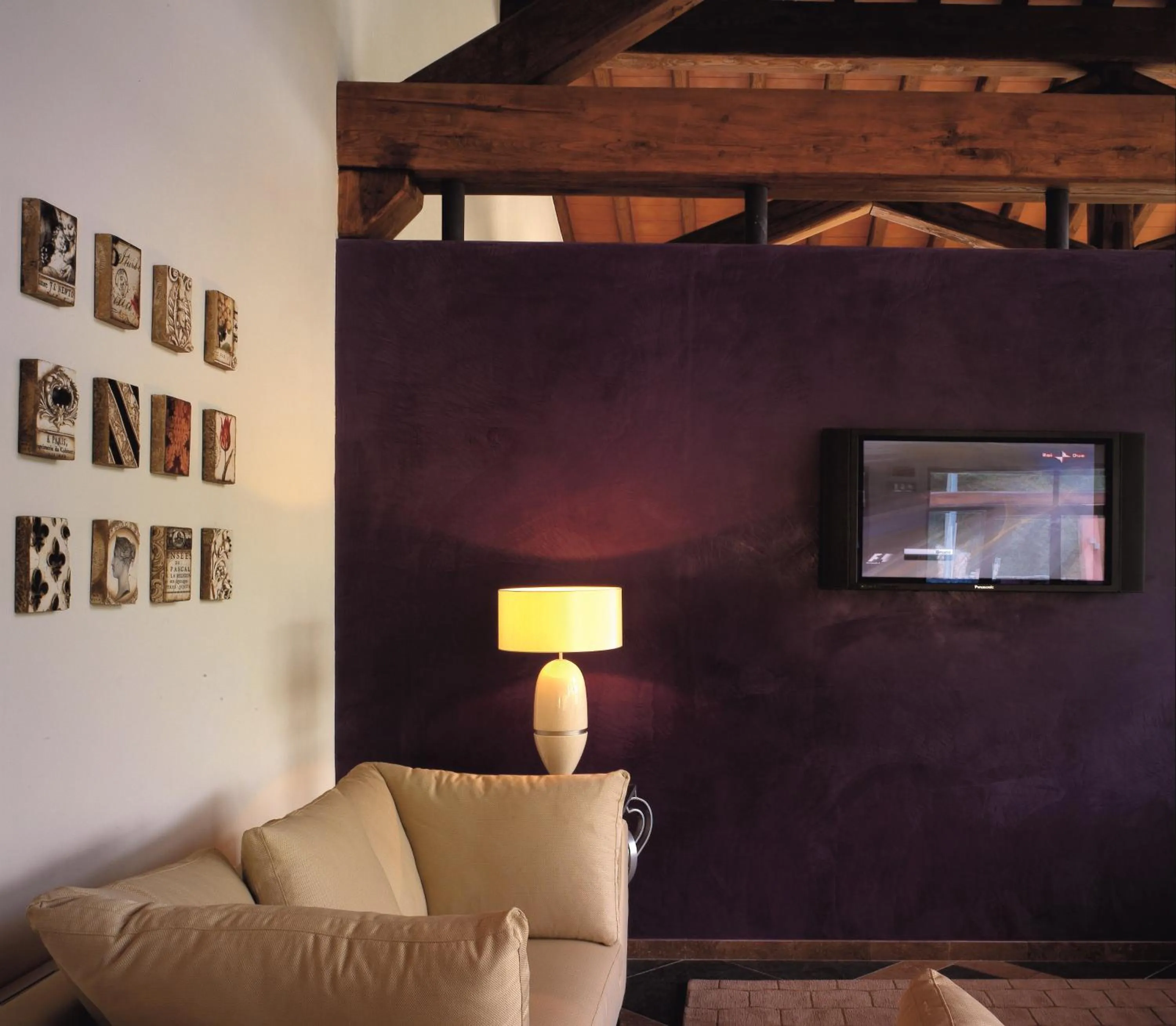 Communal lounge/ TV room in Meridiana Country Hotel