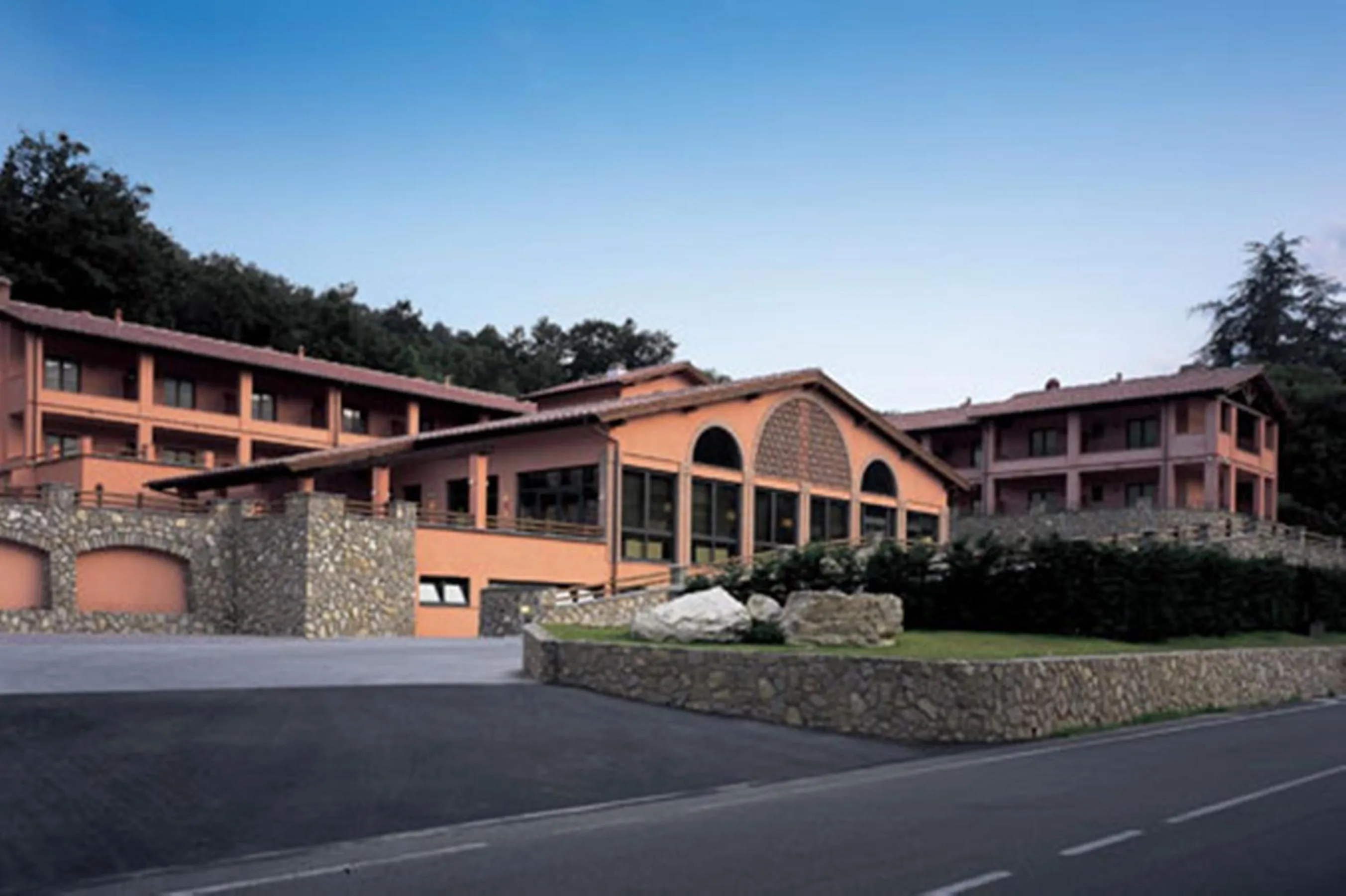 Facade/entrance in Meridiana Country Hotel