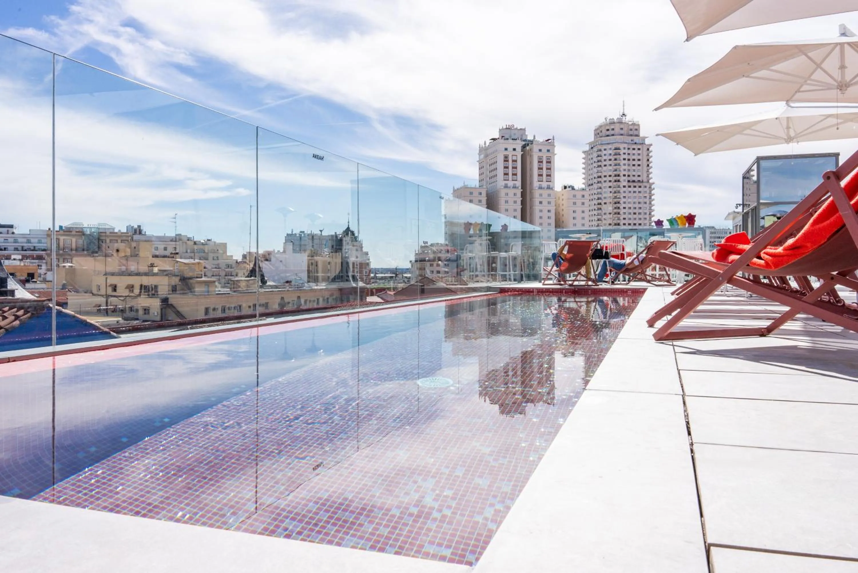 Swimming pool in Akeah Hotel Gran Vía