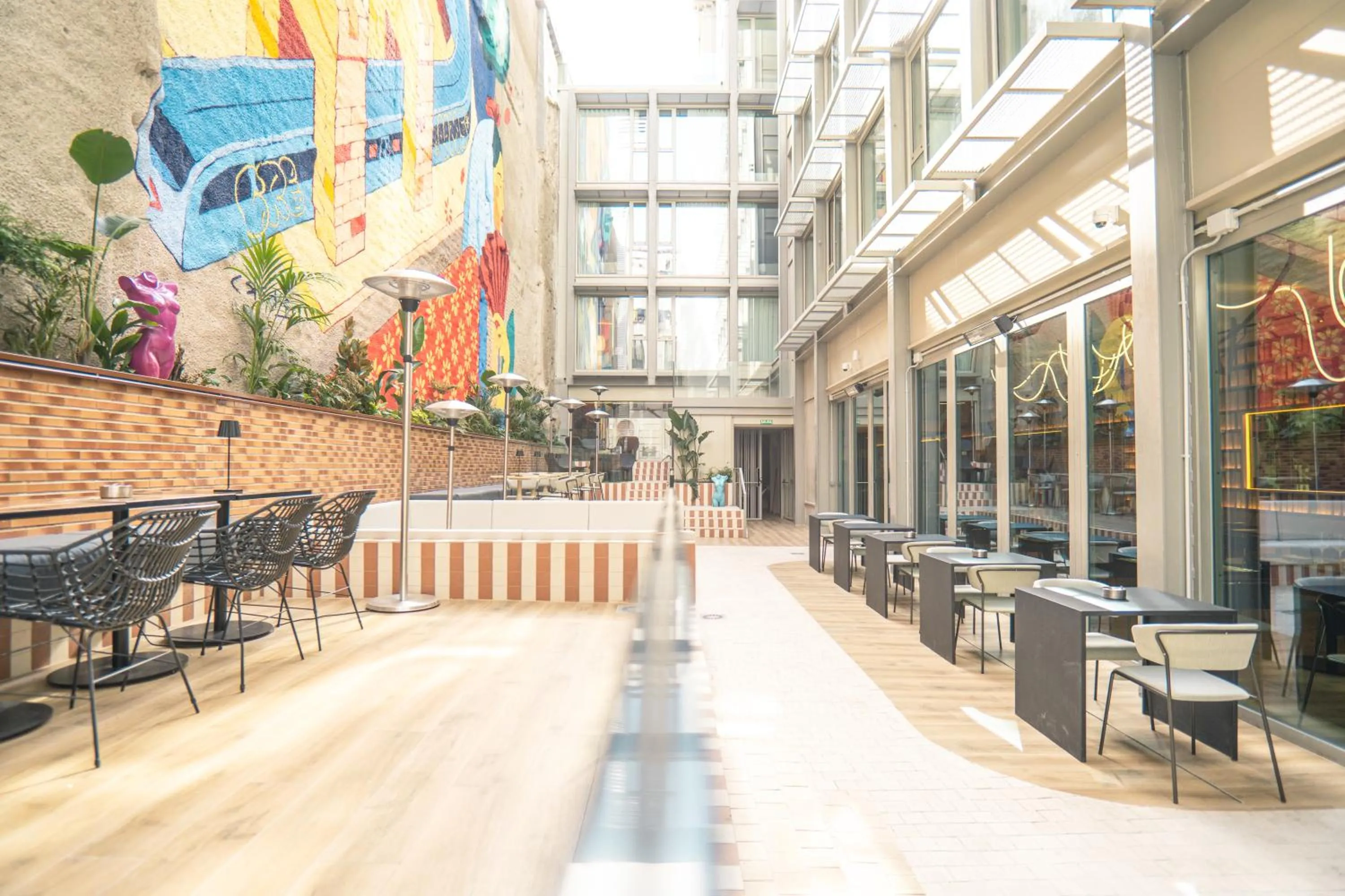 Restaurant/places to eat in Akeah Hotel Gran Vía