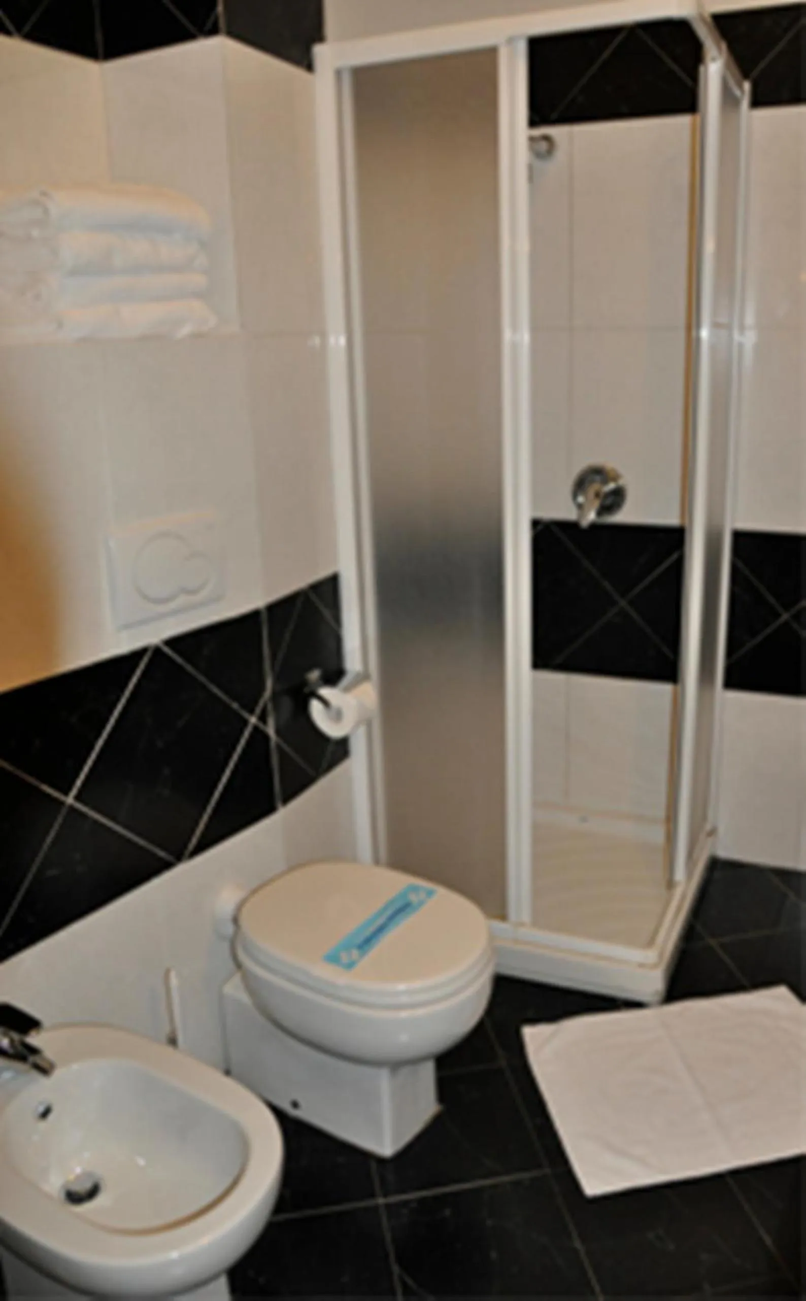 Shower in Albergo Della Corona